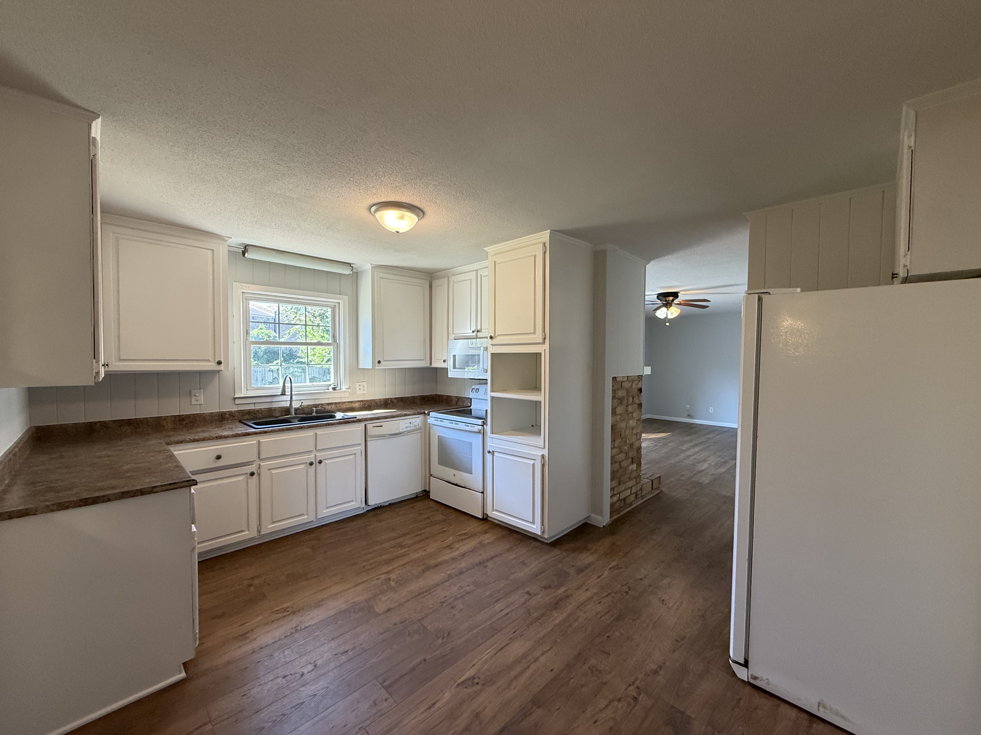 Photo 2 of 12 of 424 Lancaster Rd, Fayetteville, NC