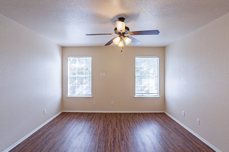 Photo 15 of 21 - 956 Marble Pt, San Antonio, TX 78251