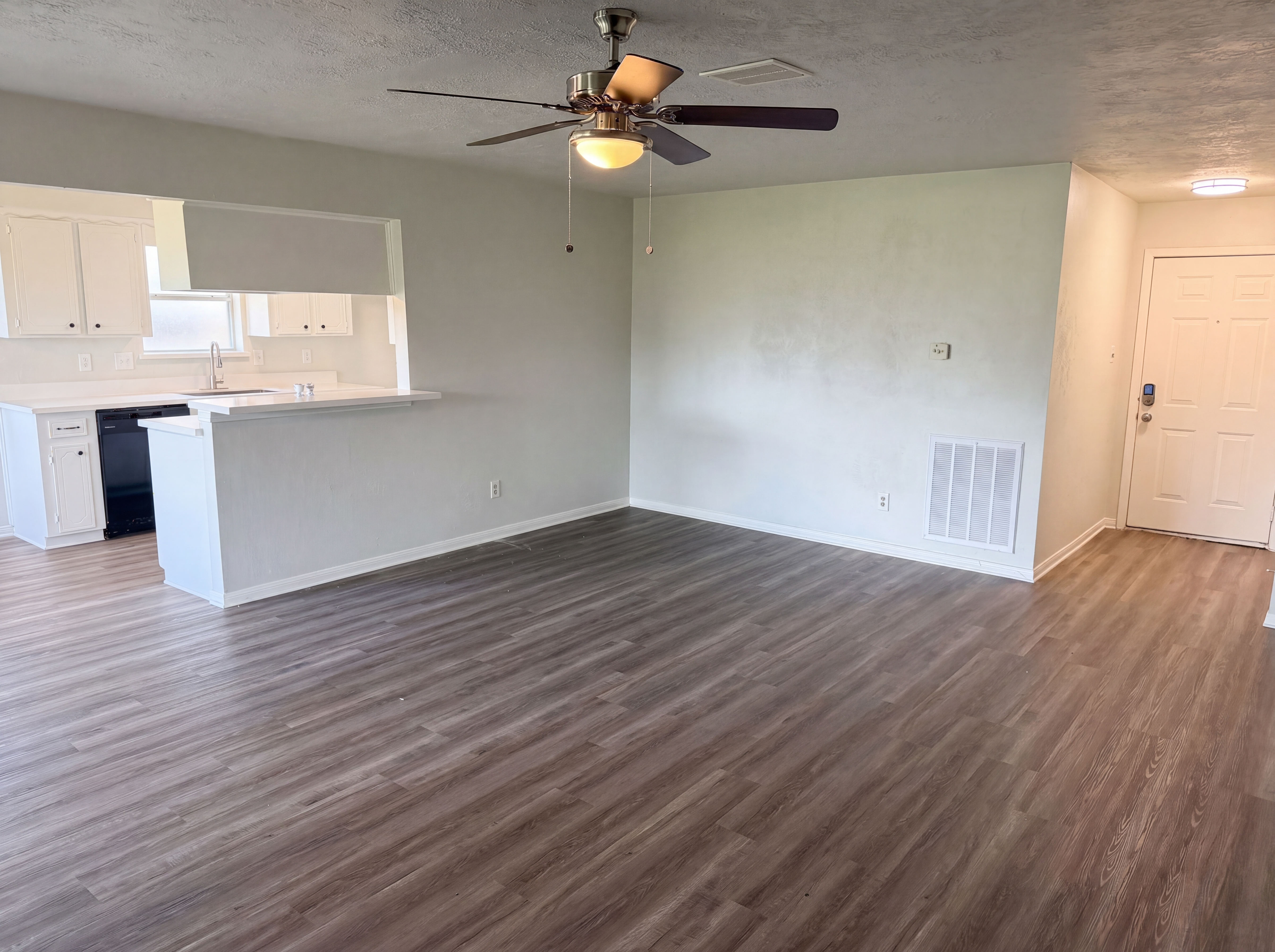 Photo 10 of 21 of 311 Fir Ridge Dr, Huffman, TX