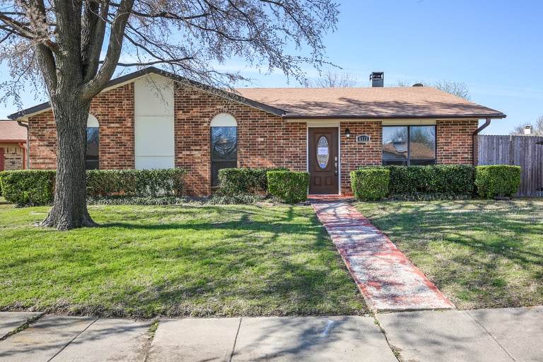 Photo 1 of 24 - 6113 Teton Dr, Mesquite, TX 75150