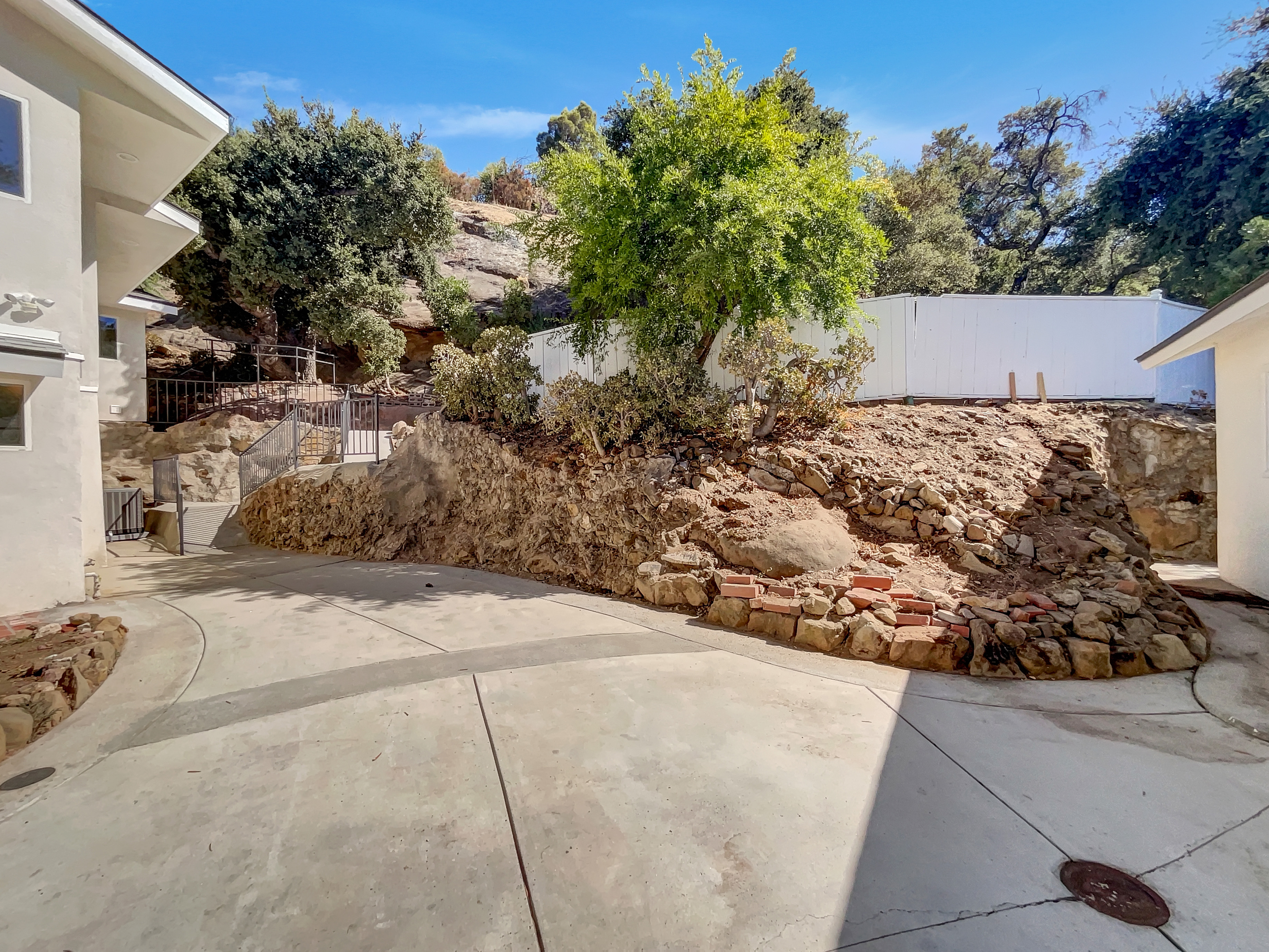 Photo 11 of 25 of 6440 Clear Springs Rd, Simi Valley, CA