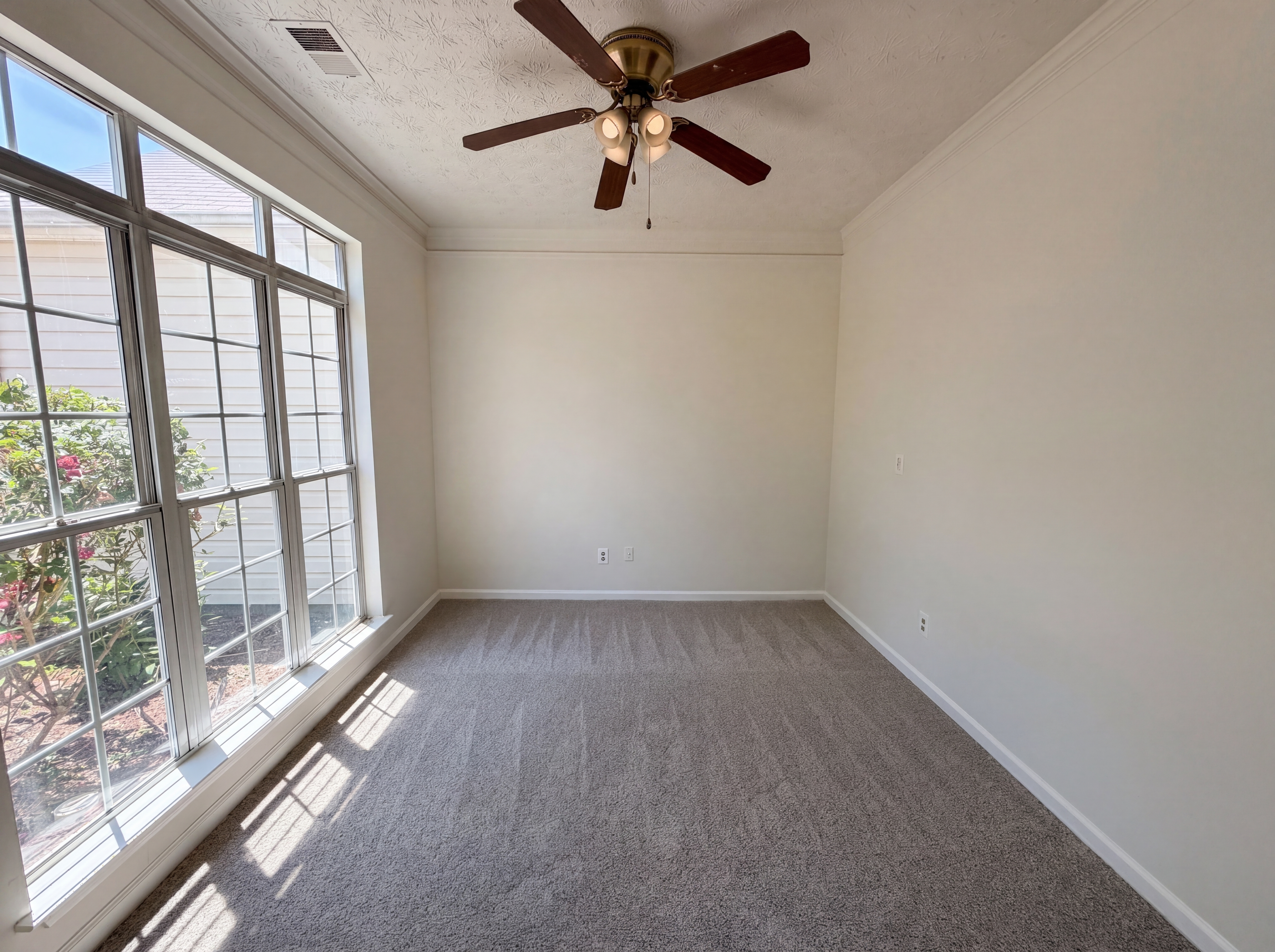 Photo 13 of 55 of 835 Shadow Lake Dr, Lithonia, GA