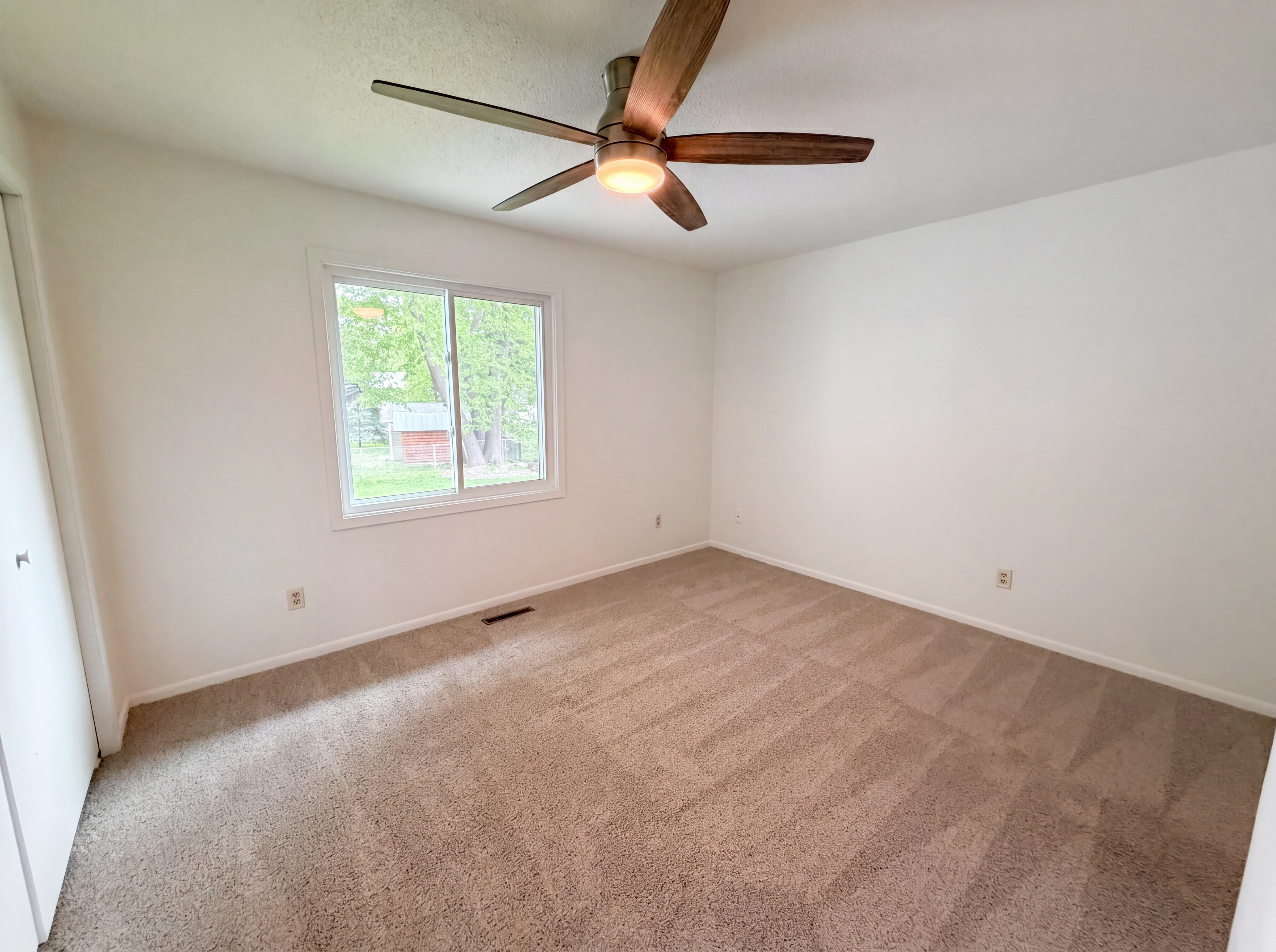 Photo 4 of 24 of 11878 100th Pl N, Maple Grove, MN