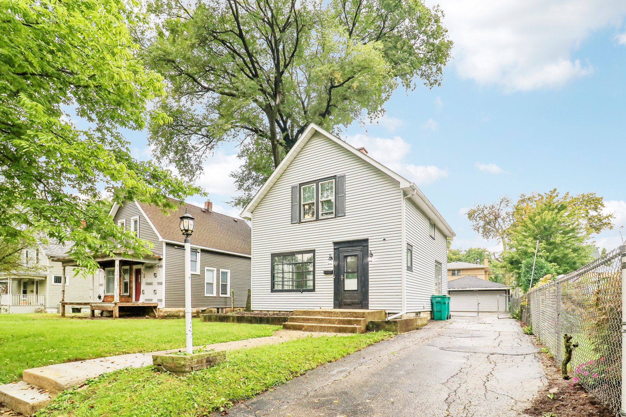 Photo 10 of 77 of 9 Blackman Ave, Joliet, IL