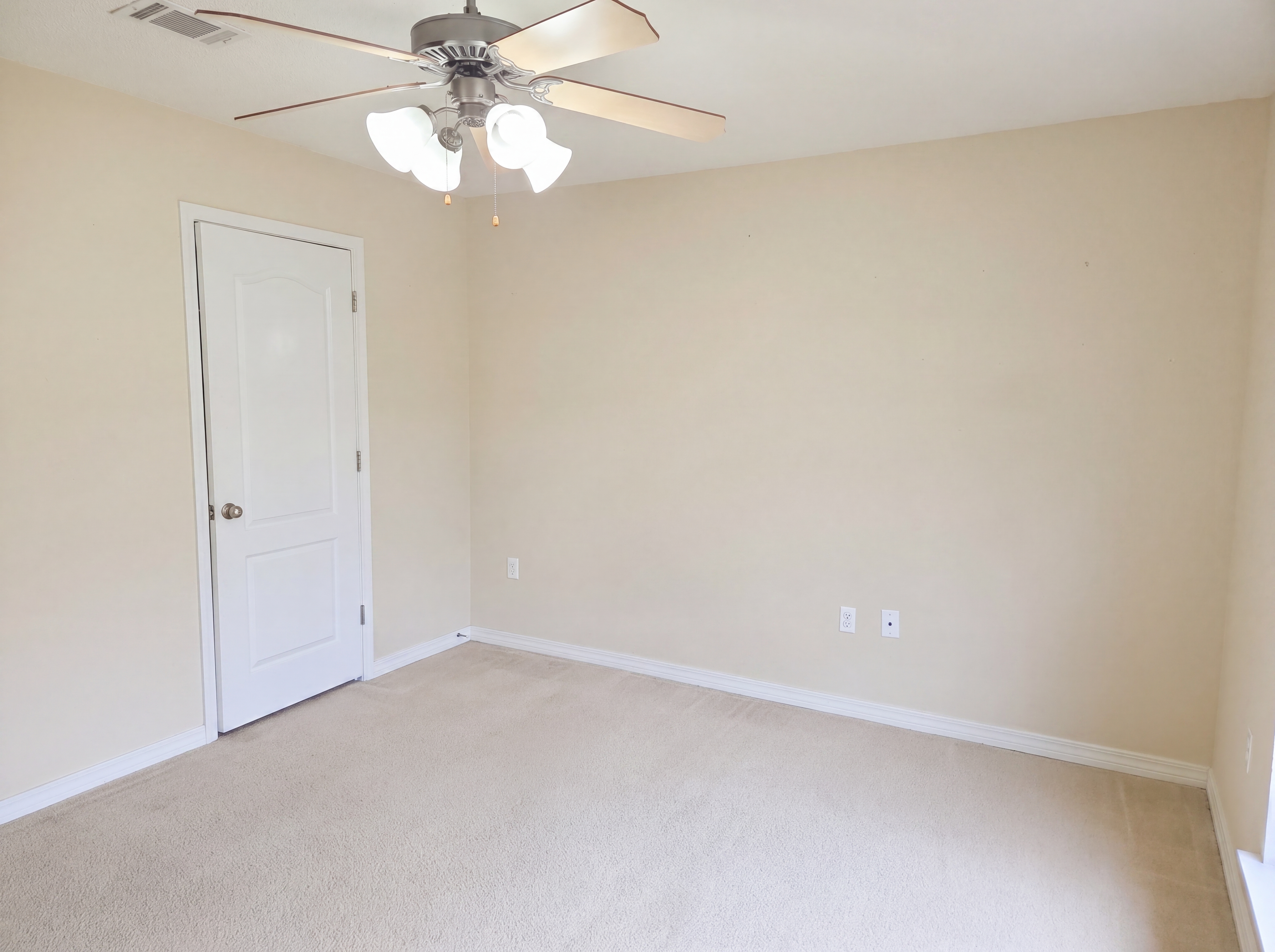 Photo 14 of 19 of 9564 Pouder Ln, Navarre, FL