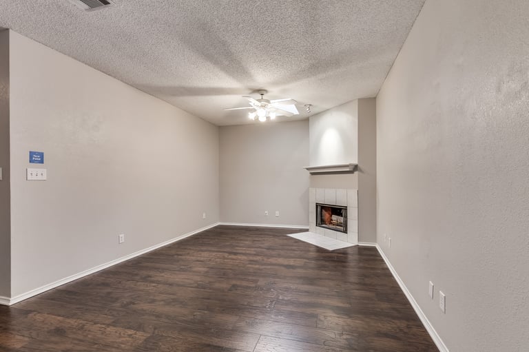 Photo 10 of 21 - 1387 Mimosa Ln, Lewisville, TX 75077