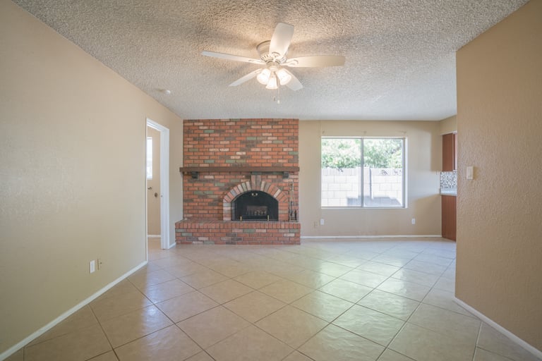Photo 4 of 26 - 7702 W Catalina Dr, Phoenix, AZ 85033