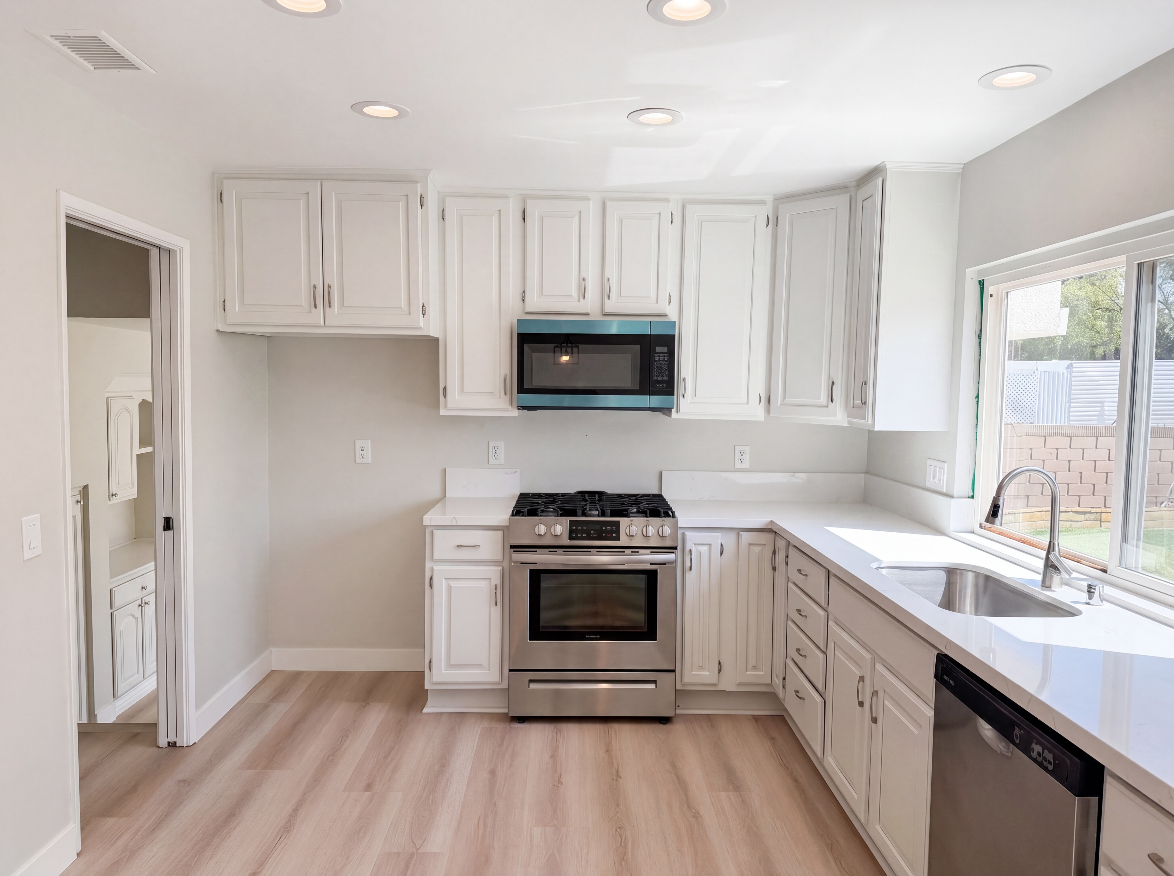 Photo 2 of 25 of 2334 W Chandler Ave, Santa Ana, CA