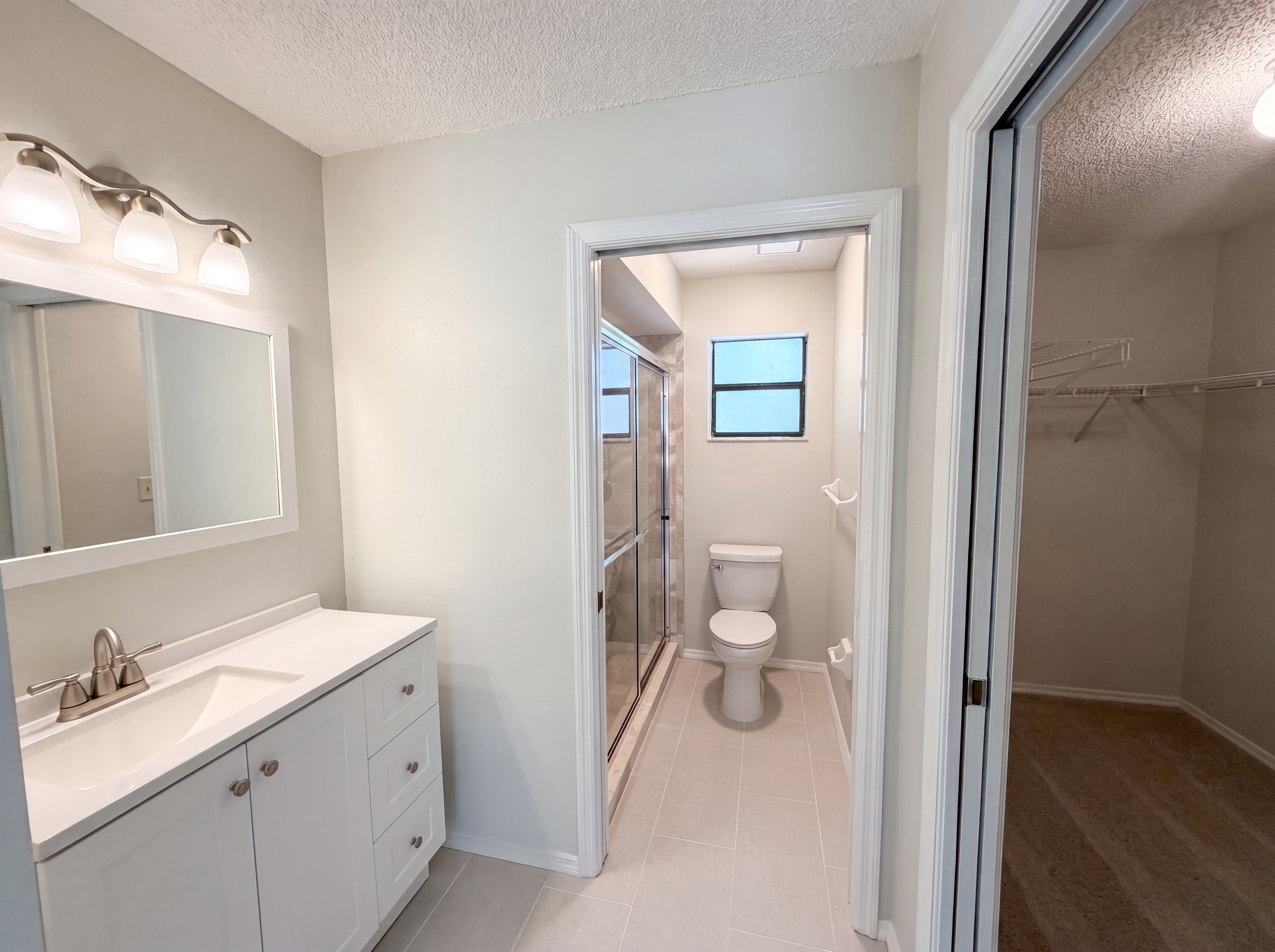 Photo 6 of 21 of 12620 Bay Hill Dr, Grand Island, FL