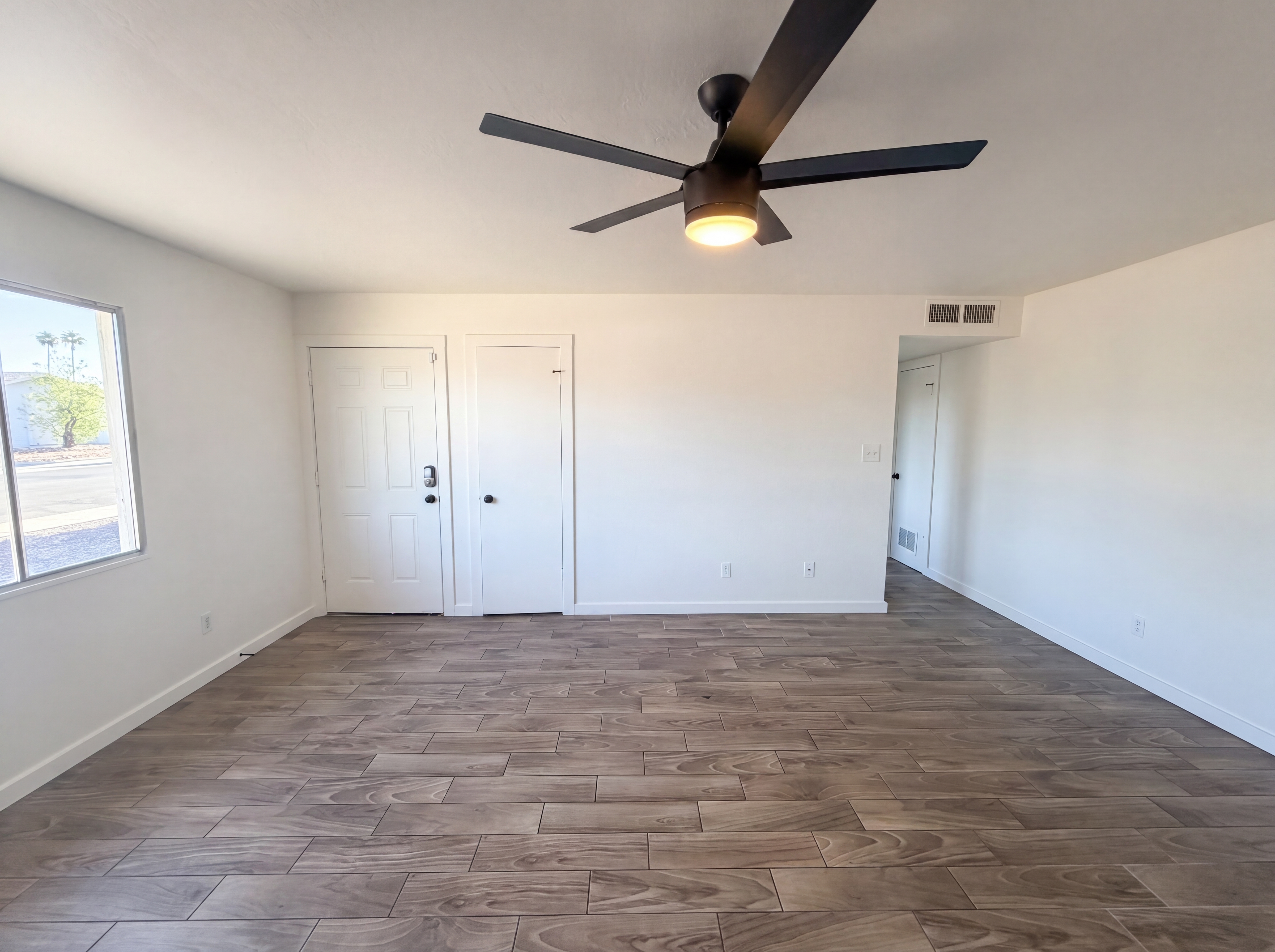 Photo 6 of 21 of 3339 W Country Gables Dr, Phoenix, AZ