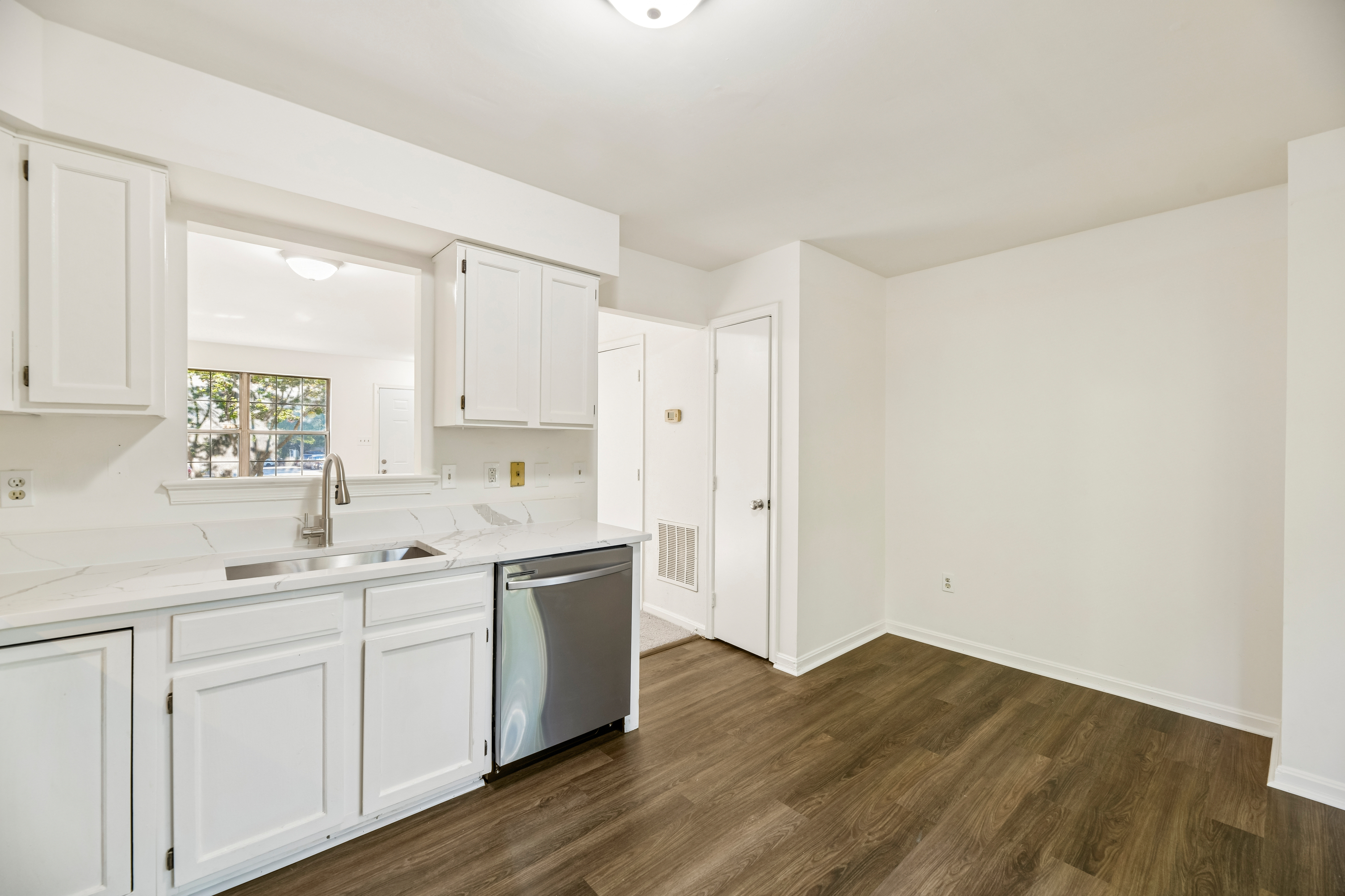 Photo 23 of 37 of 6866 Chasewood Cir, Centreville, VA