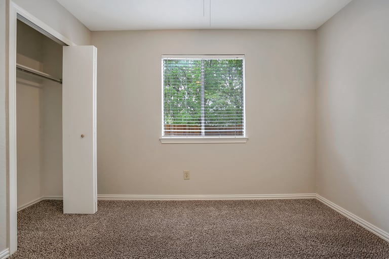 Photo 18 of 26 - 5804 Maurie Dr, Watauga, TX 76148
