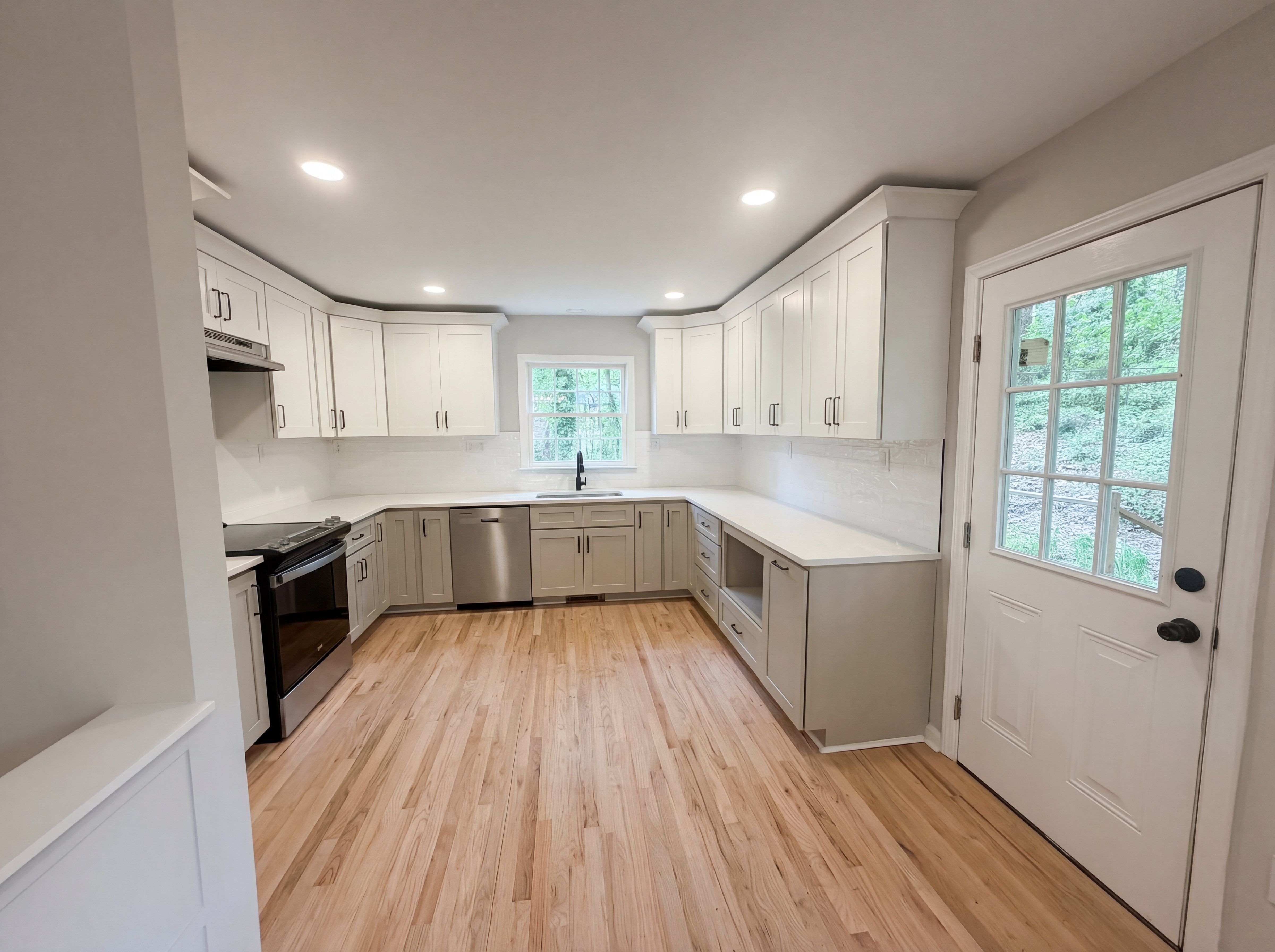 Photo 2 of 19 of 4117 White Pine Dr, Raleigh, NC