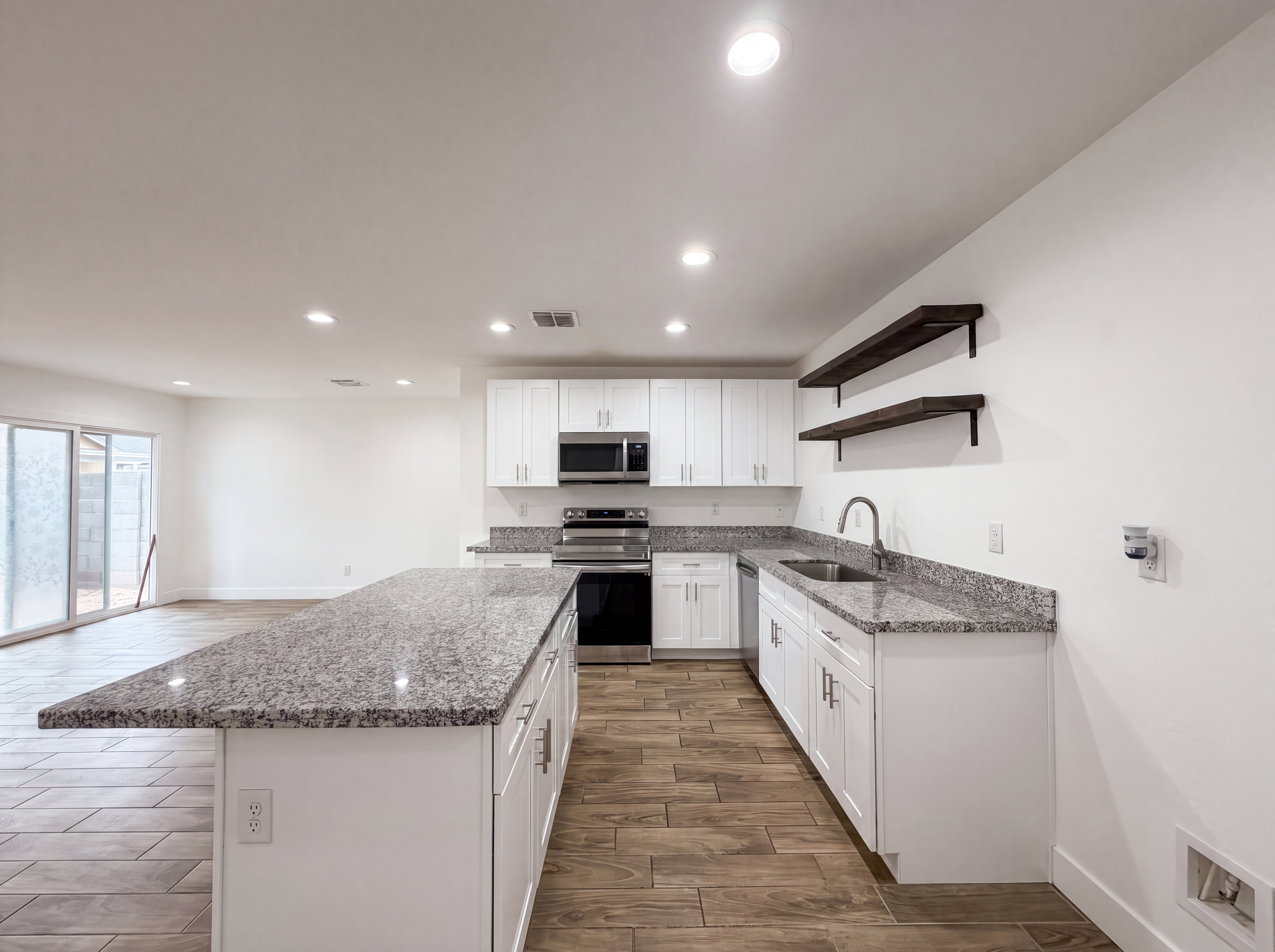 Photo 7 of 19 of 5713 S 13th Ave, Phoenix, AZ