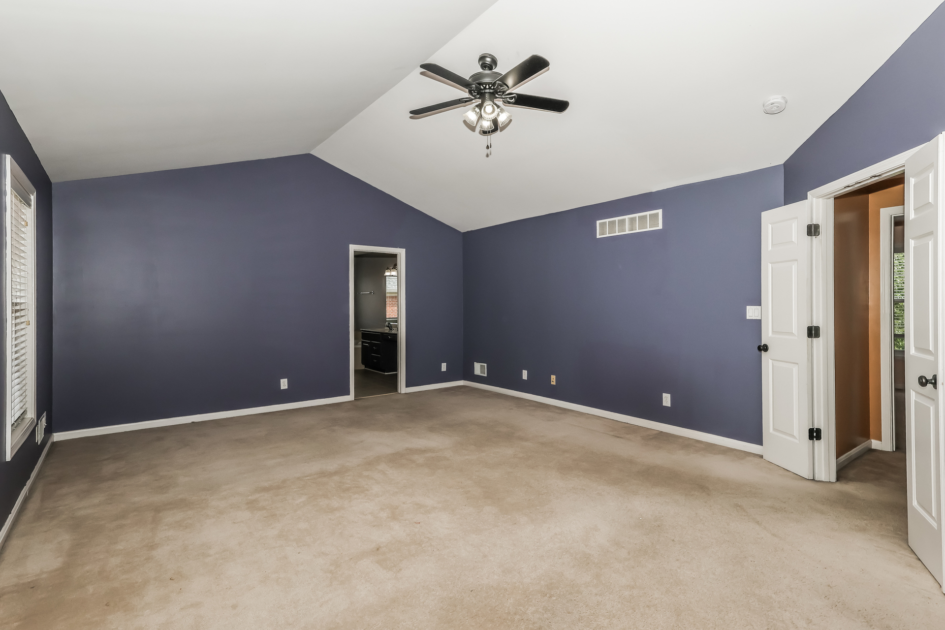 Photo 4 of 23 of 10917 Worthington Ln, Prospect, KY