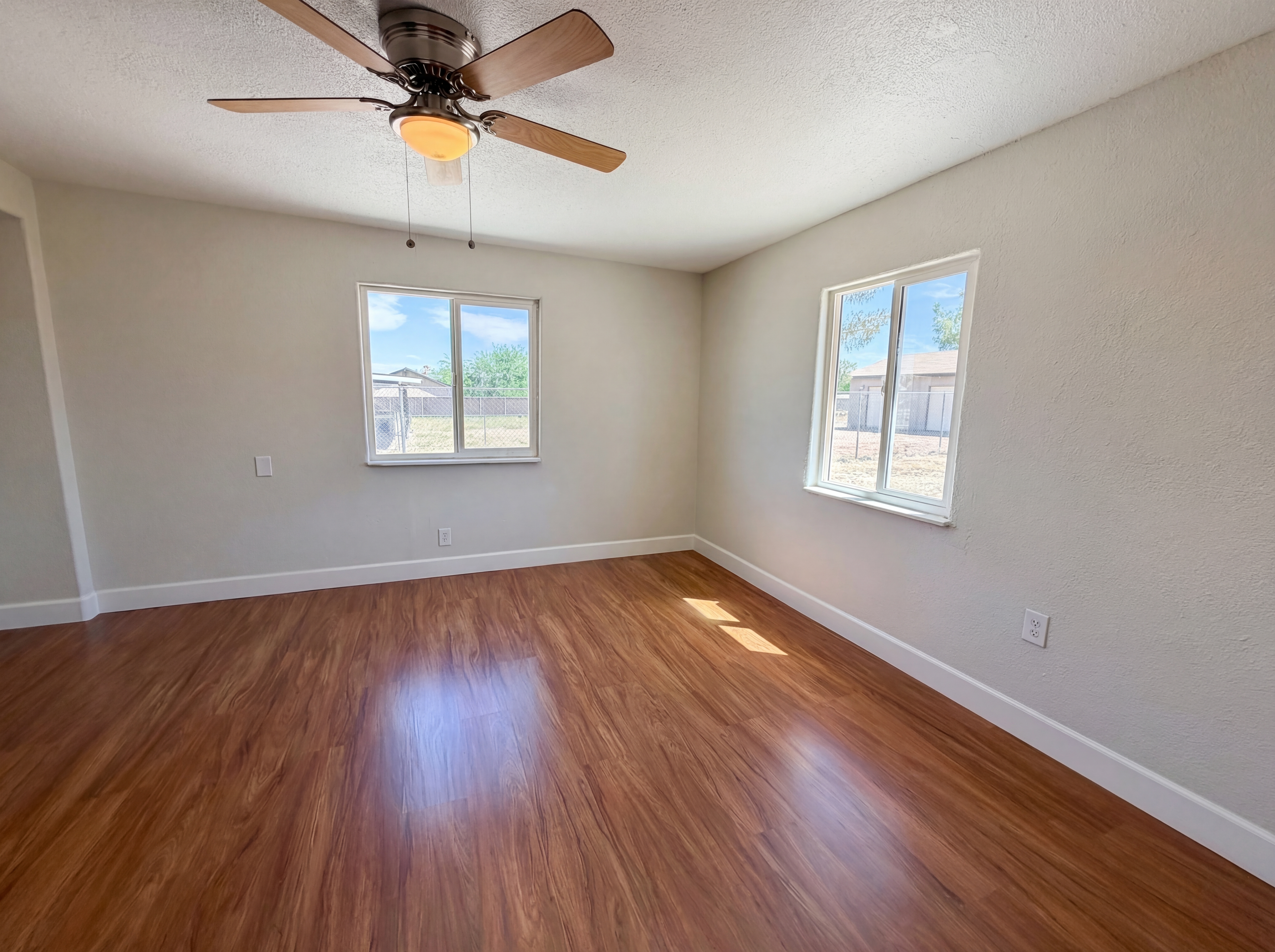 Photo 4 of 25 of 15011 Mission St, Hesperia, CA