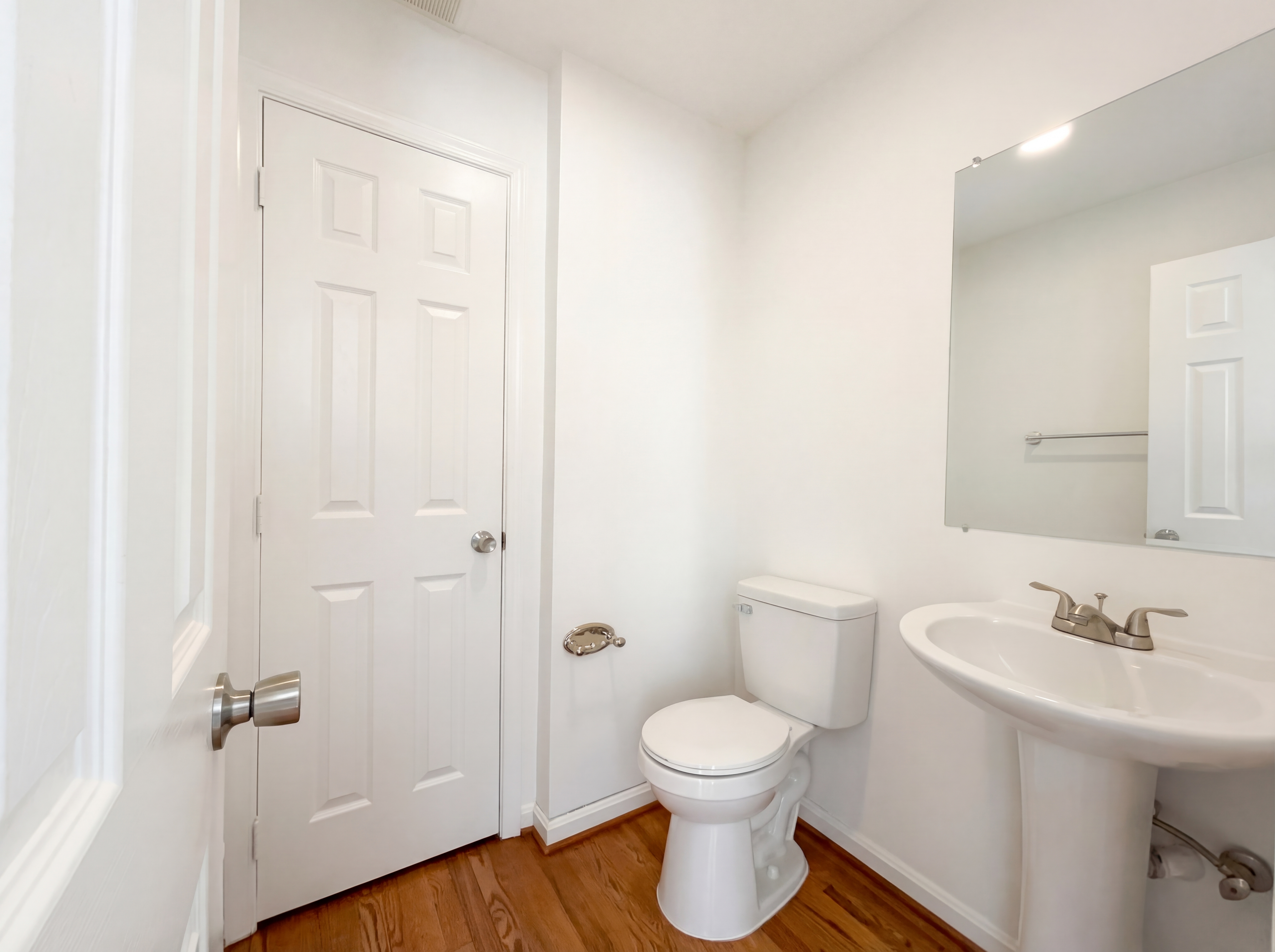 Photo 21 of 48 of 13907 Castle Ct, Chantilly, VA