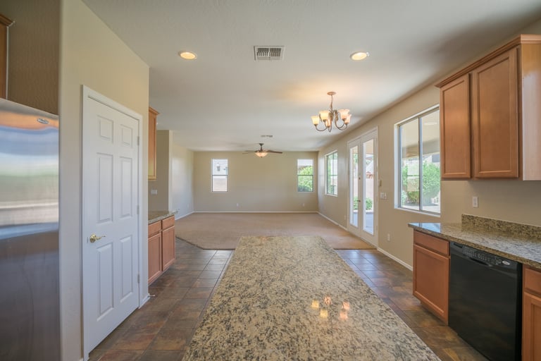 Photo 8 of 33 - 16966 W Bradford Way, Surprise, AZ 85374