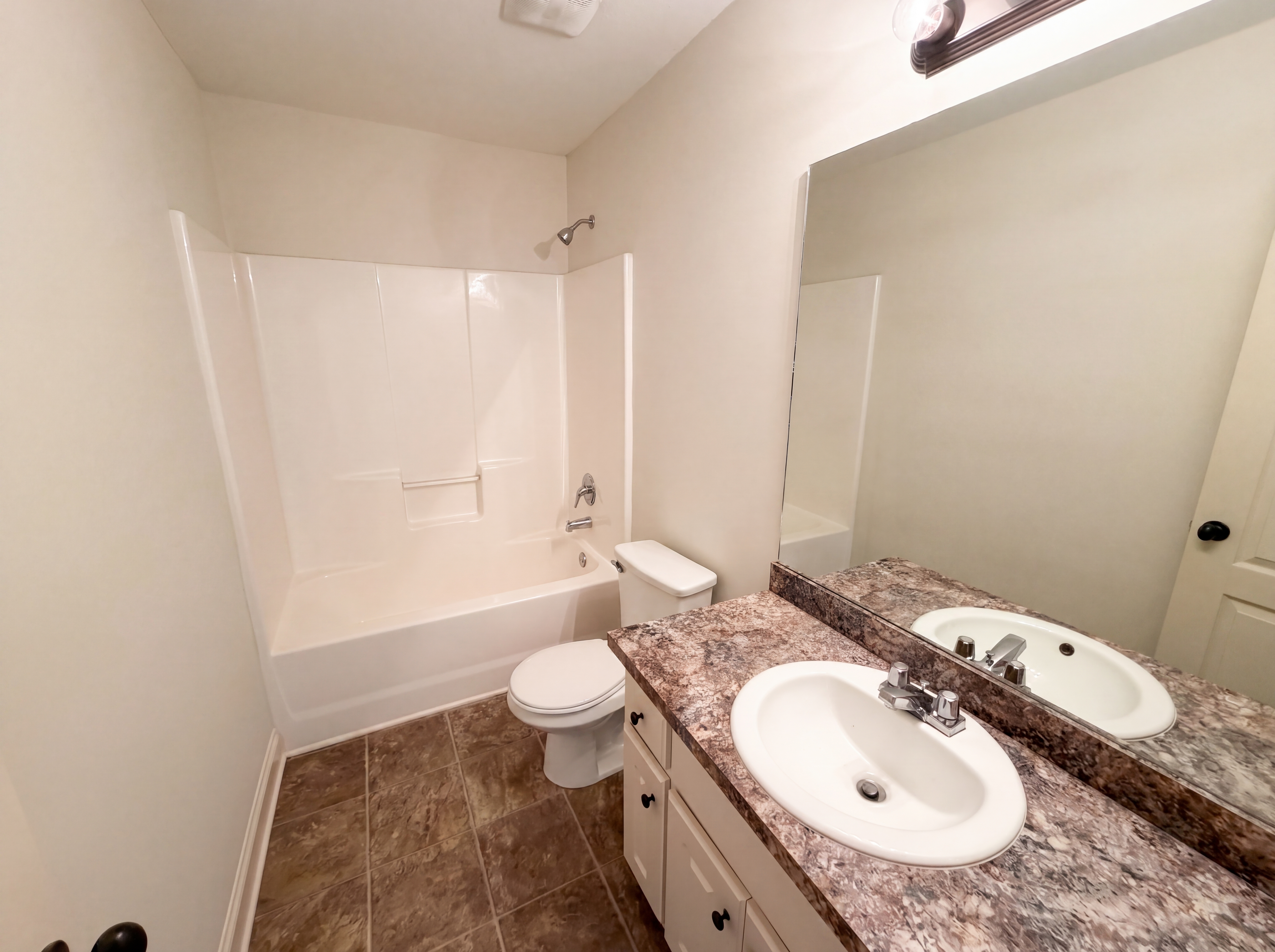 Photo 19 of 28 of 2721 Berkshire Dr, Winder, GA
