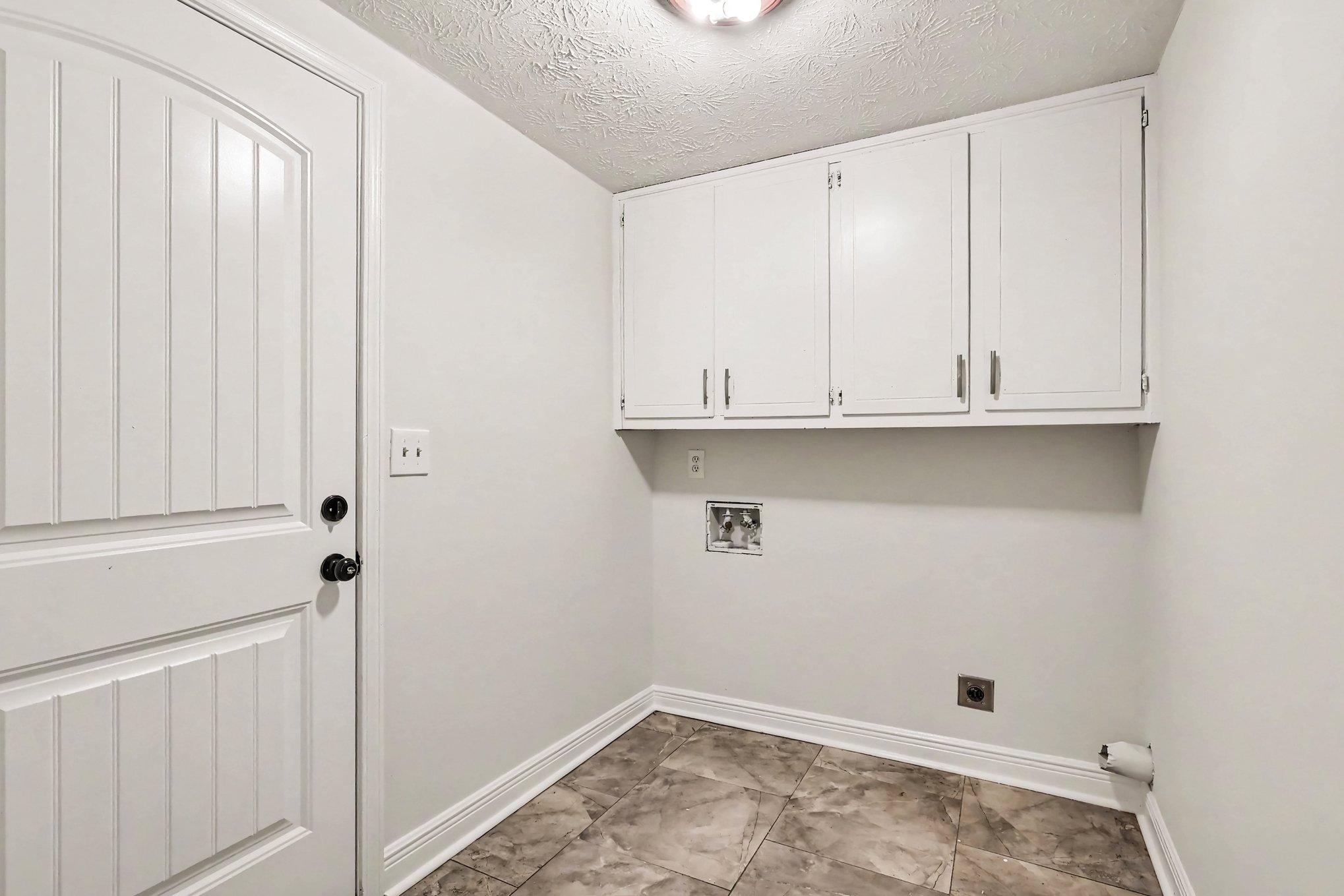 Photo 18 of 22 of 2888 Carrousel Ct, Stone Mountain, GA