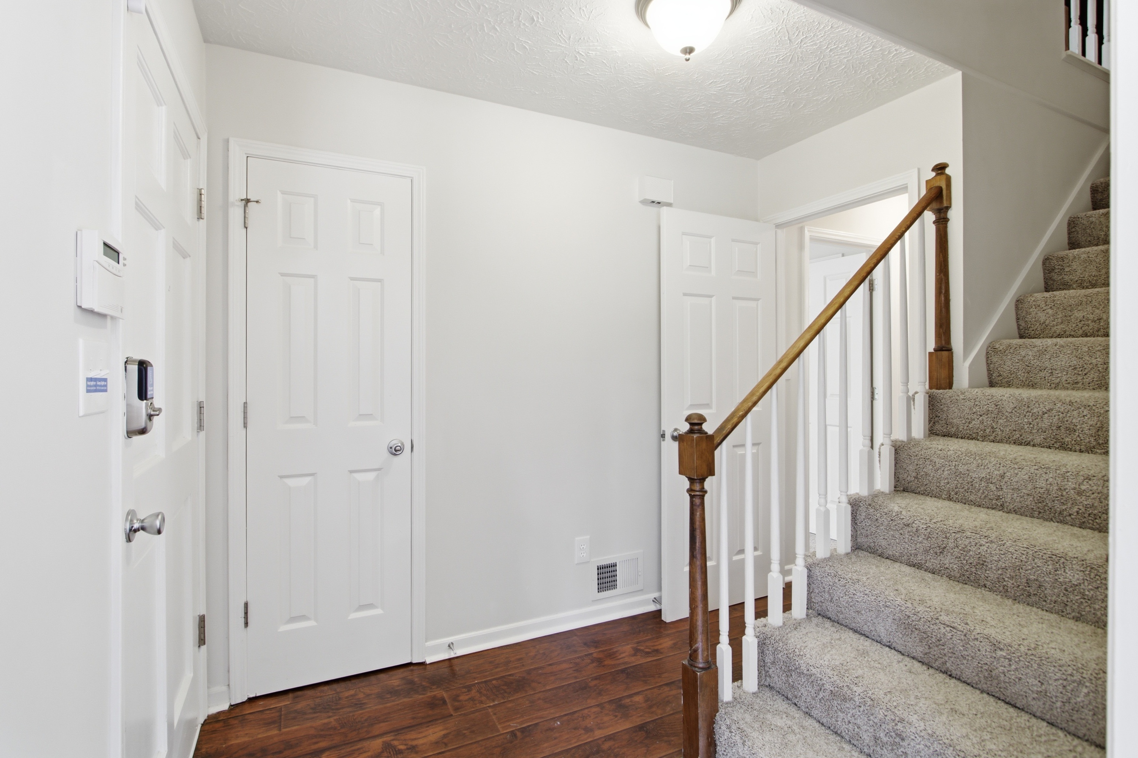 Photo 8 of 40 of 310 Derby Dr, Fayetteville, GA