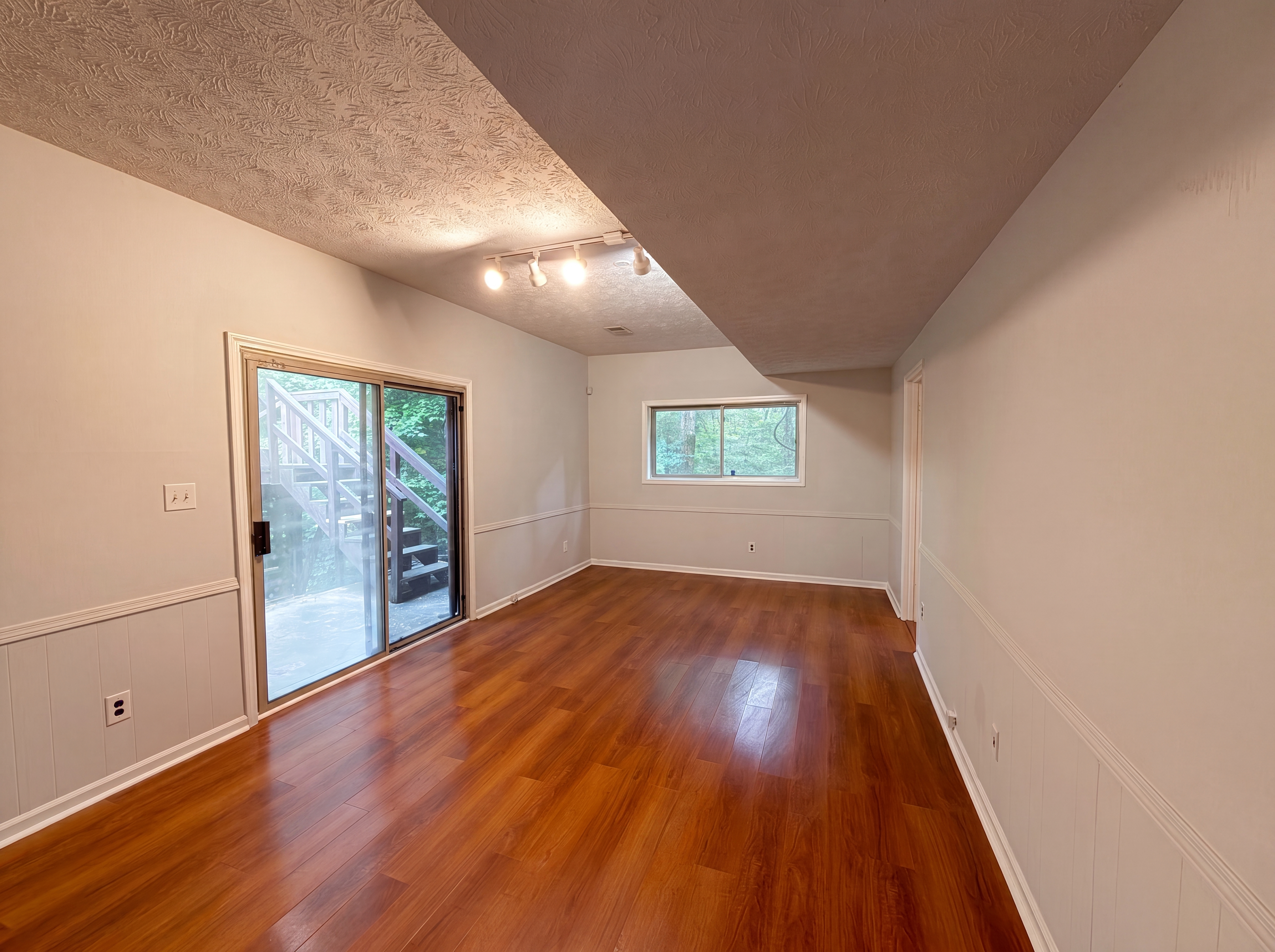 Photo 7 of 18 of 3630 Creekview Cir, Atlanta, GA