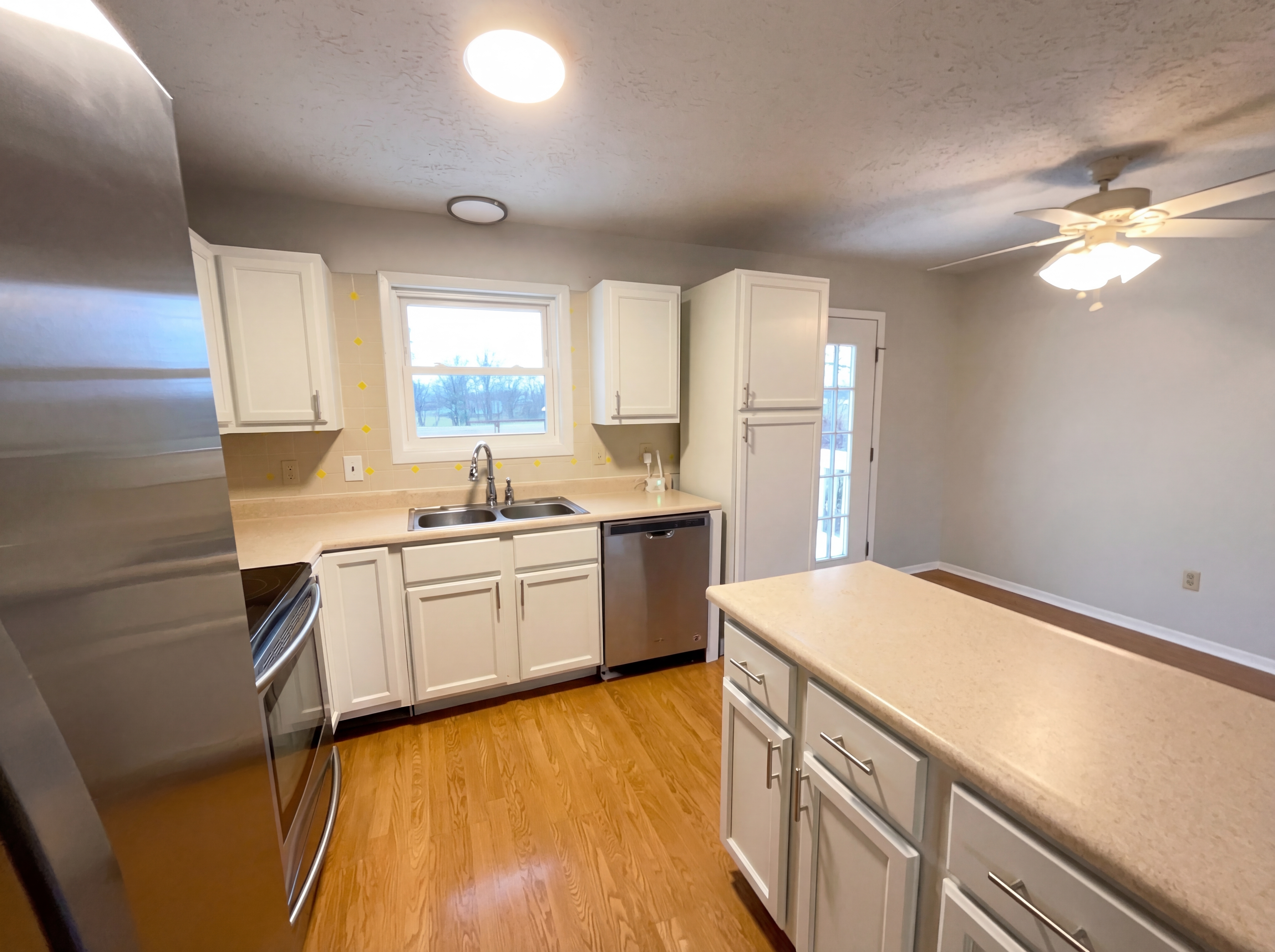 Photo 2 of 19 of 6910 Troon Way, Indianapolis, IN