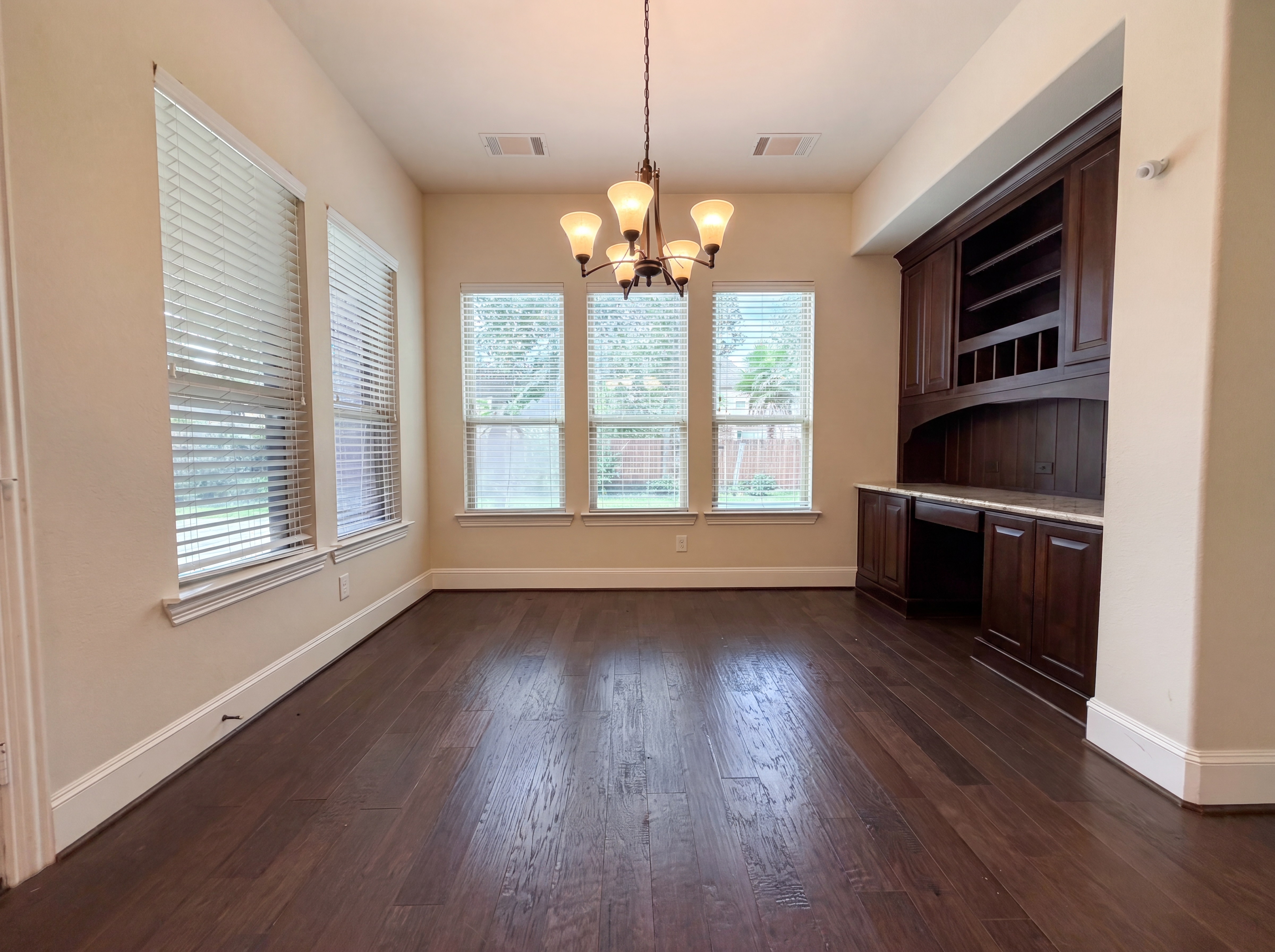 Photo 12 of 29 of 27911 Warren Park Dr, Katy, TX