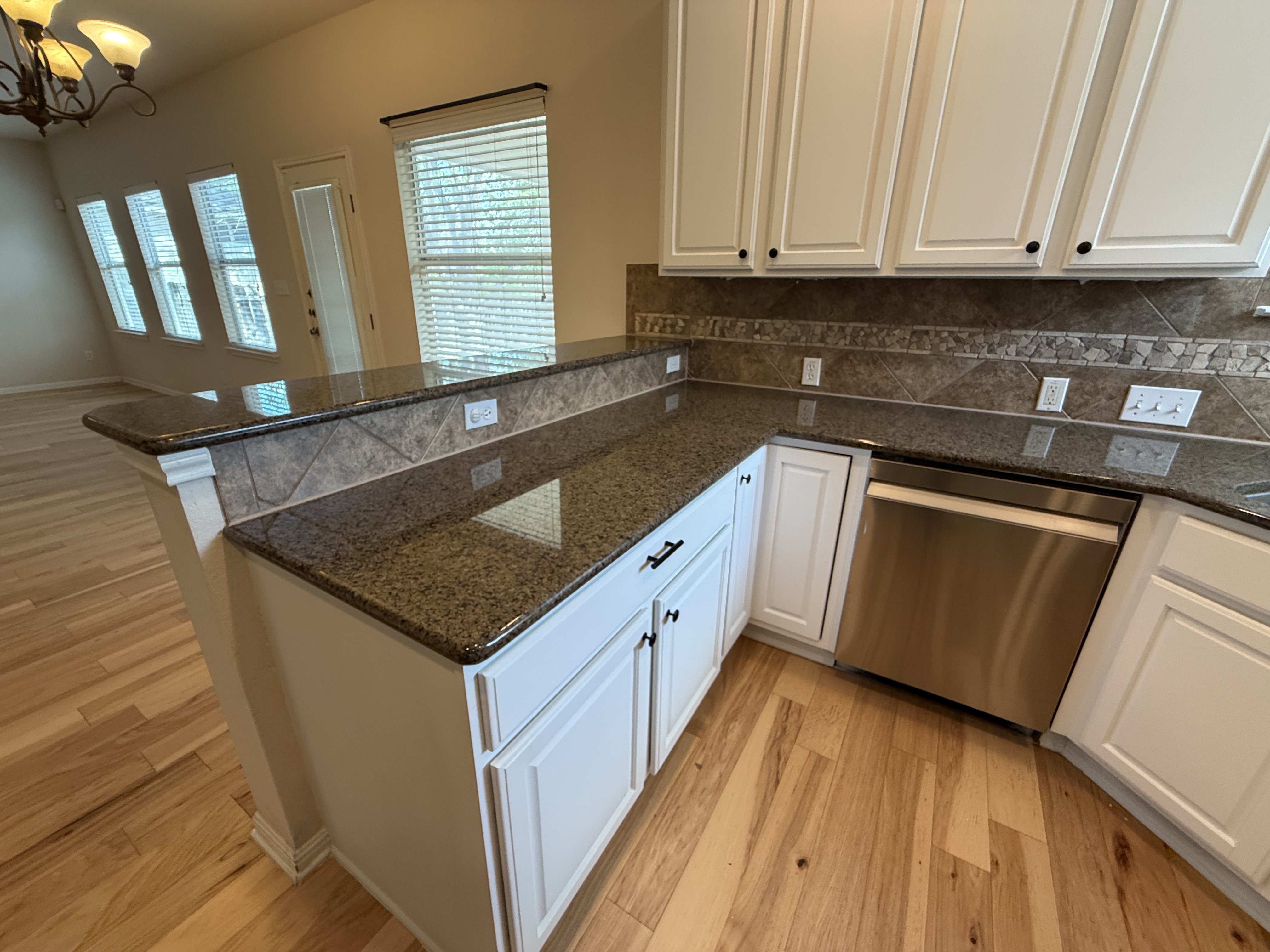 Photo 11 of 36 of 12016 Timber Heights Dr, Austin, TX