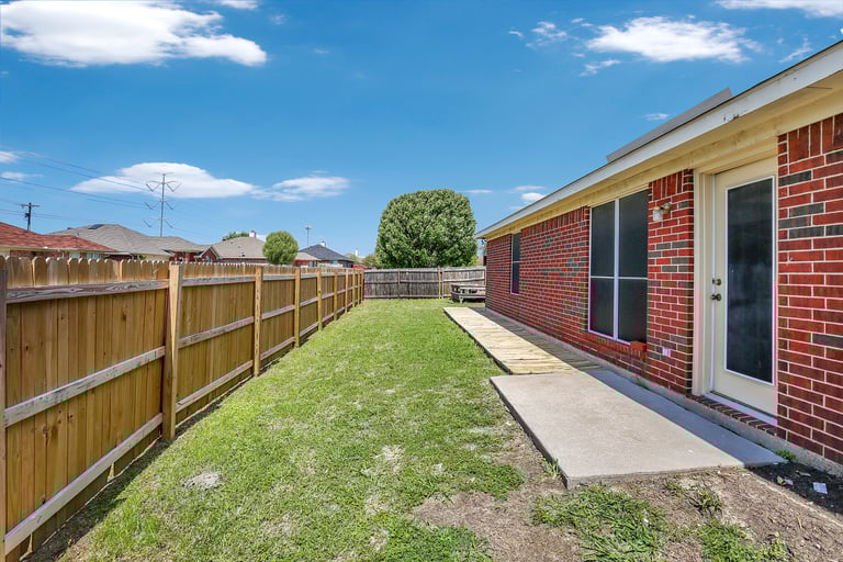 Photo 6 of 28 - 709 Stone Mesa Ct, Arlington, TX 76001