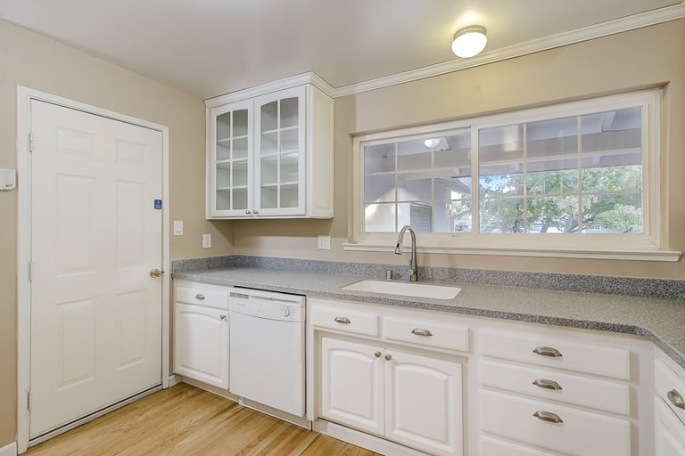 Photo 4 of 40 - 2600 Heidelberg Ct, Sacramento, CA 95826