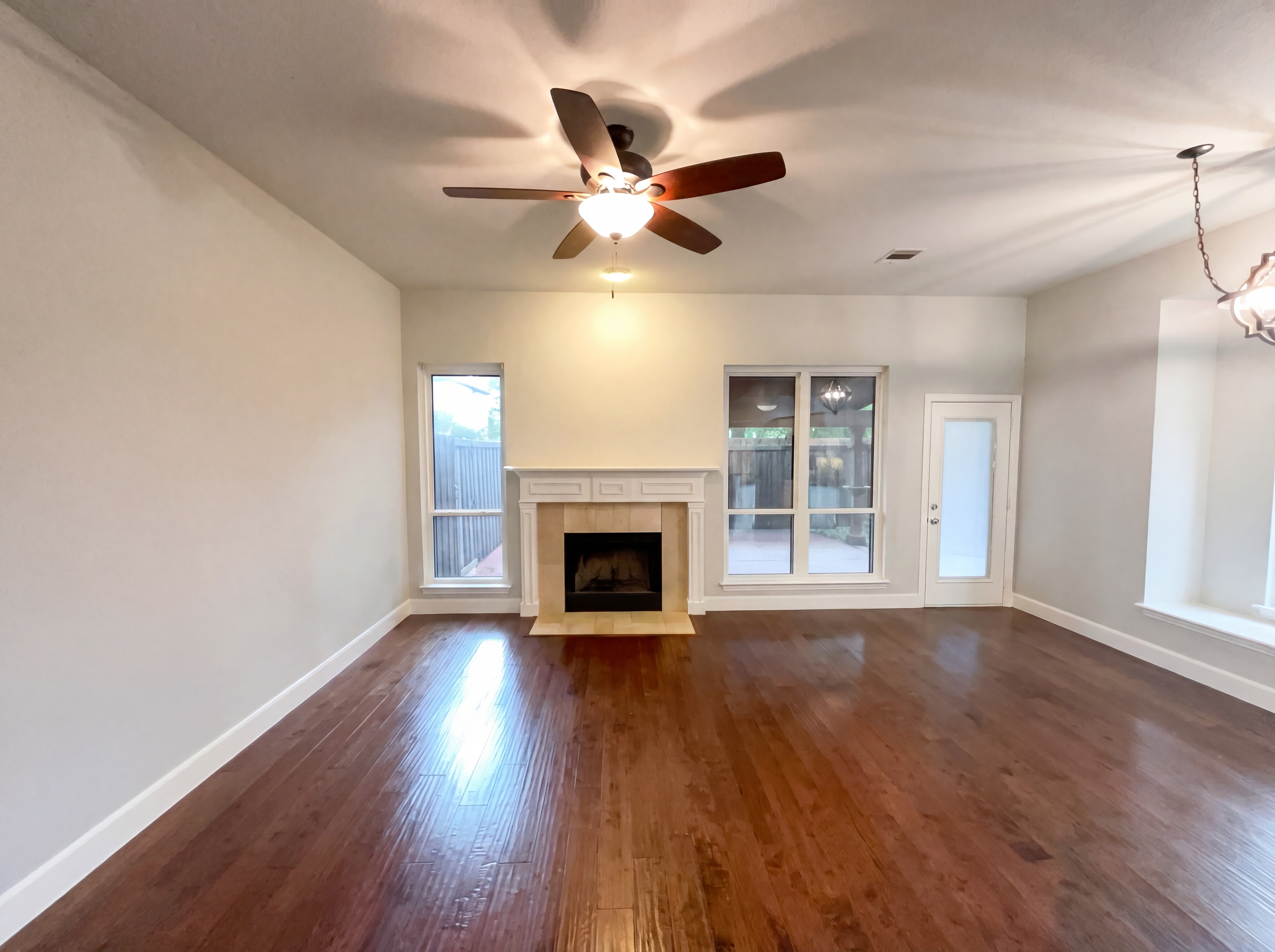 Photo 3 of 18 of 17836 Mary Margaret St, Dallas, TX