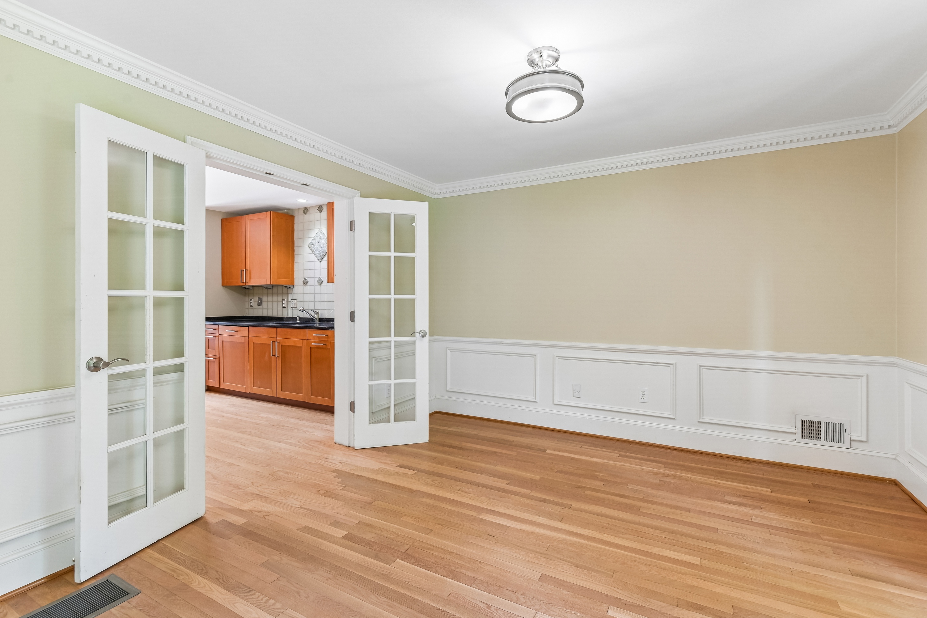 Photo 48 of 87 of 3135 Spalding Dr, Atlanta, GA