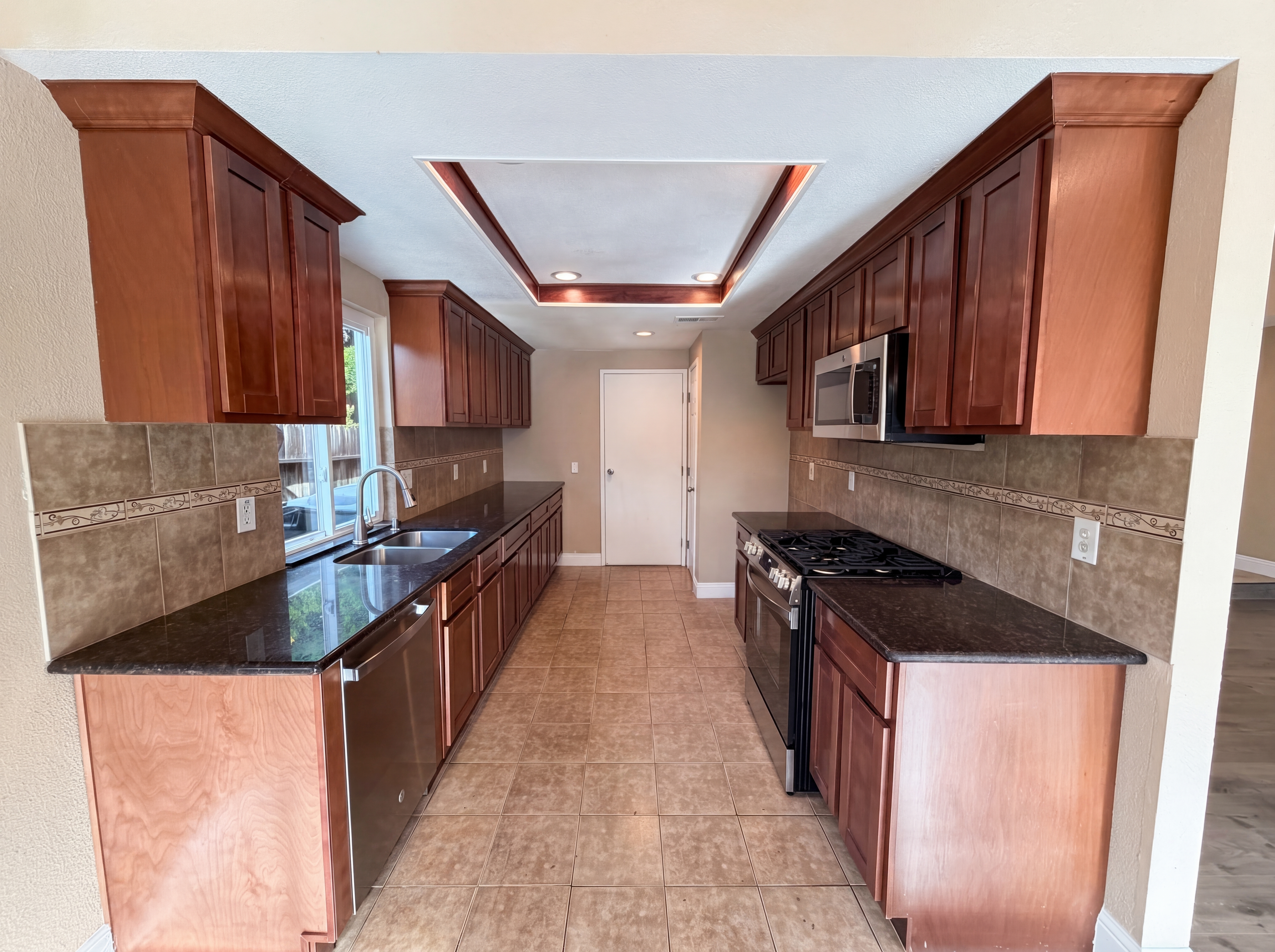 Photo 2 of 20 of 8232 Moorhaven Way, Sacramento, CA