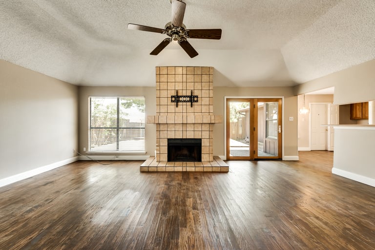 Photo 16 of 31 - 1636 Palisades Dr, Carrollton, TX 75007