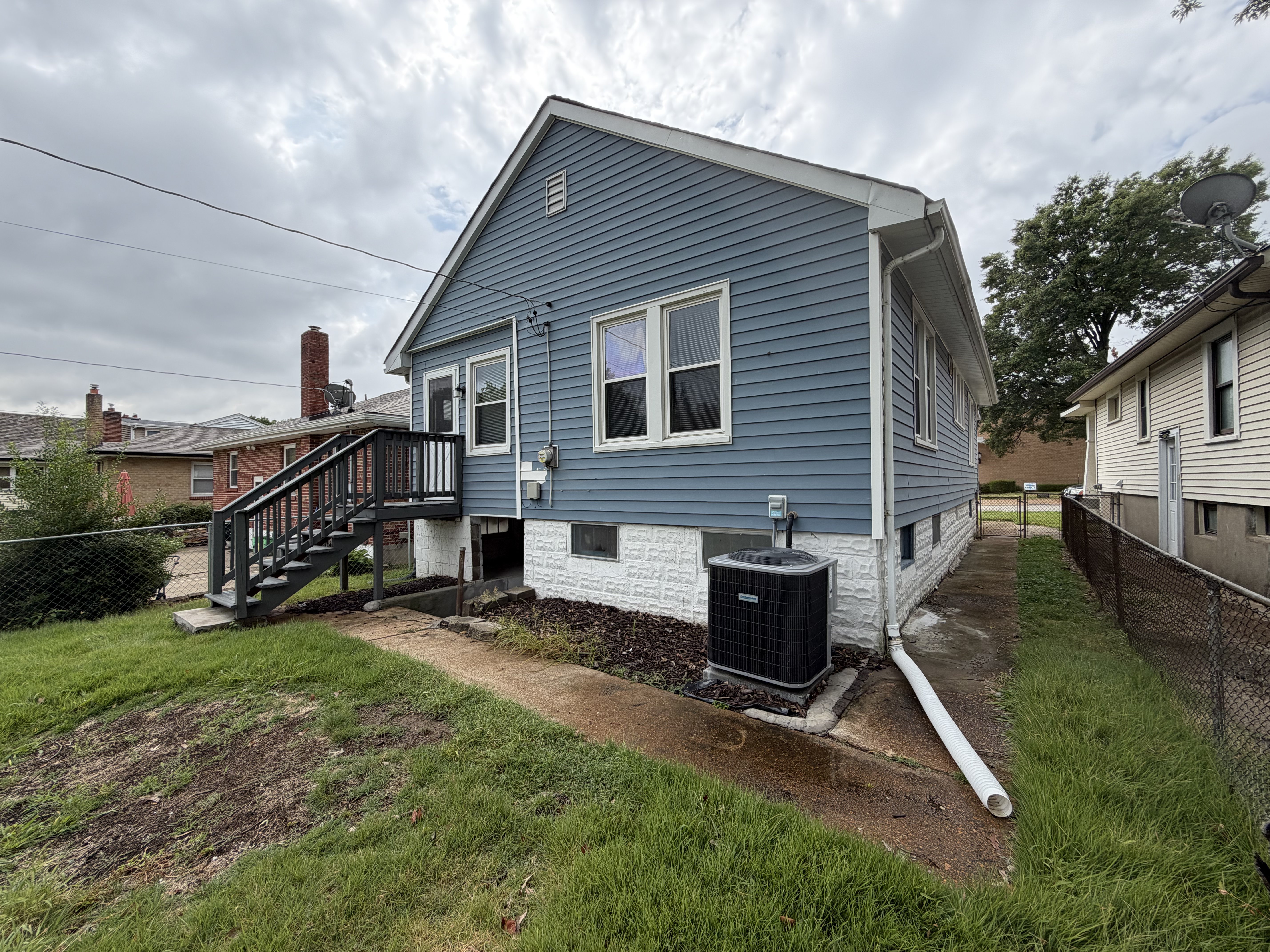 Photo 5 of 17 of 4091 Blow St, Saint Louis, MO