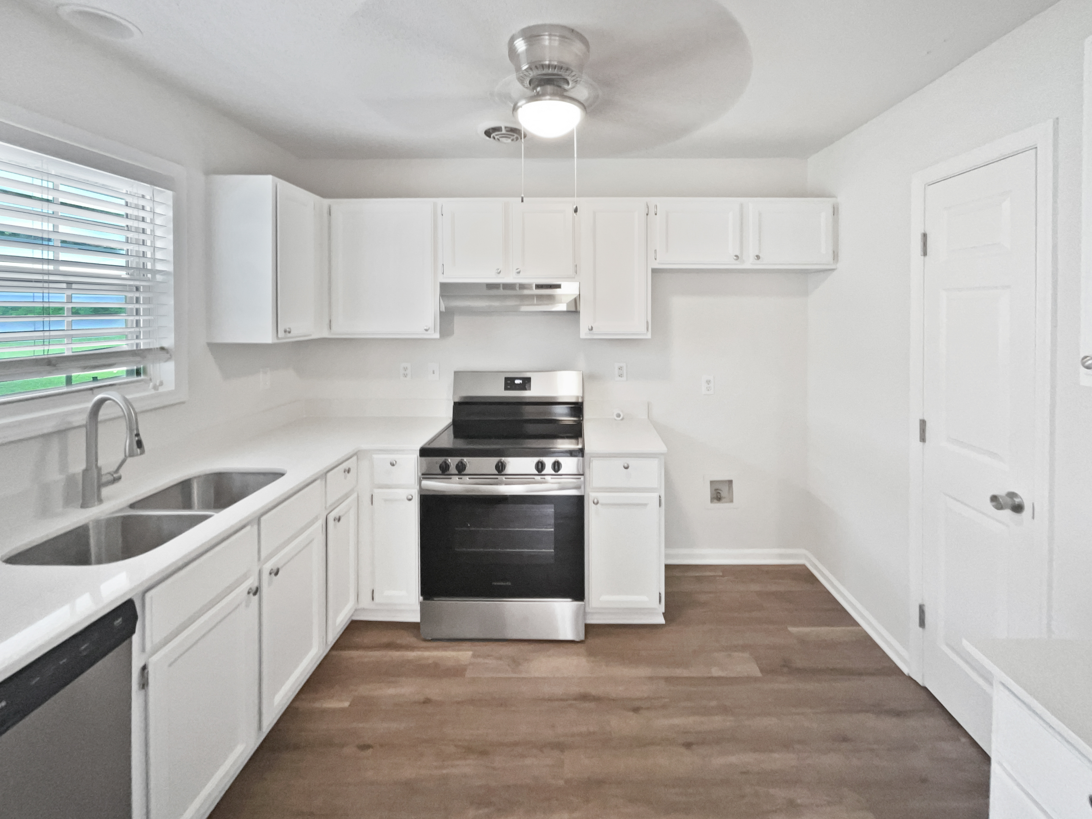 Photo 6 of 19 of 6880 Ironwood Cir, Greensboro, NC