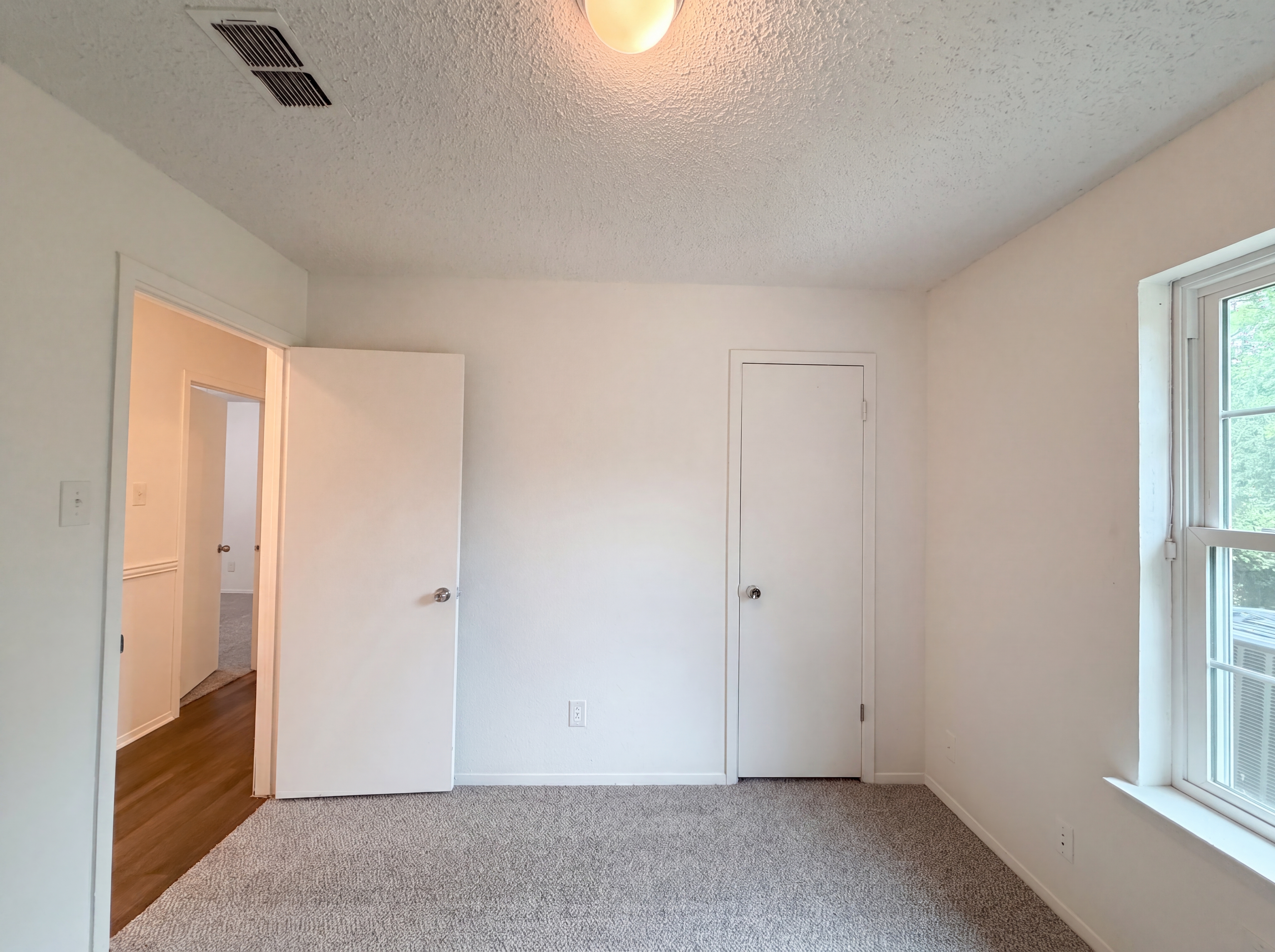 Photo 10 of 19 of 512 Lake Crest Pkwy, Azle, TX