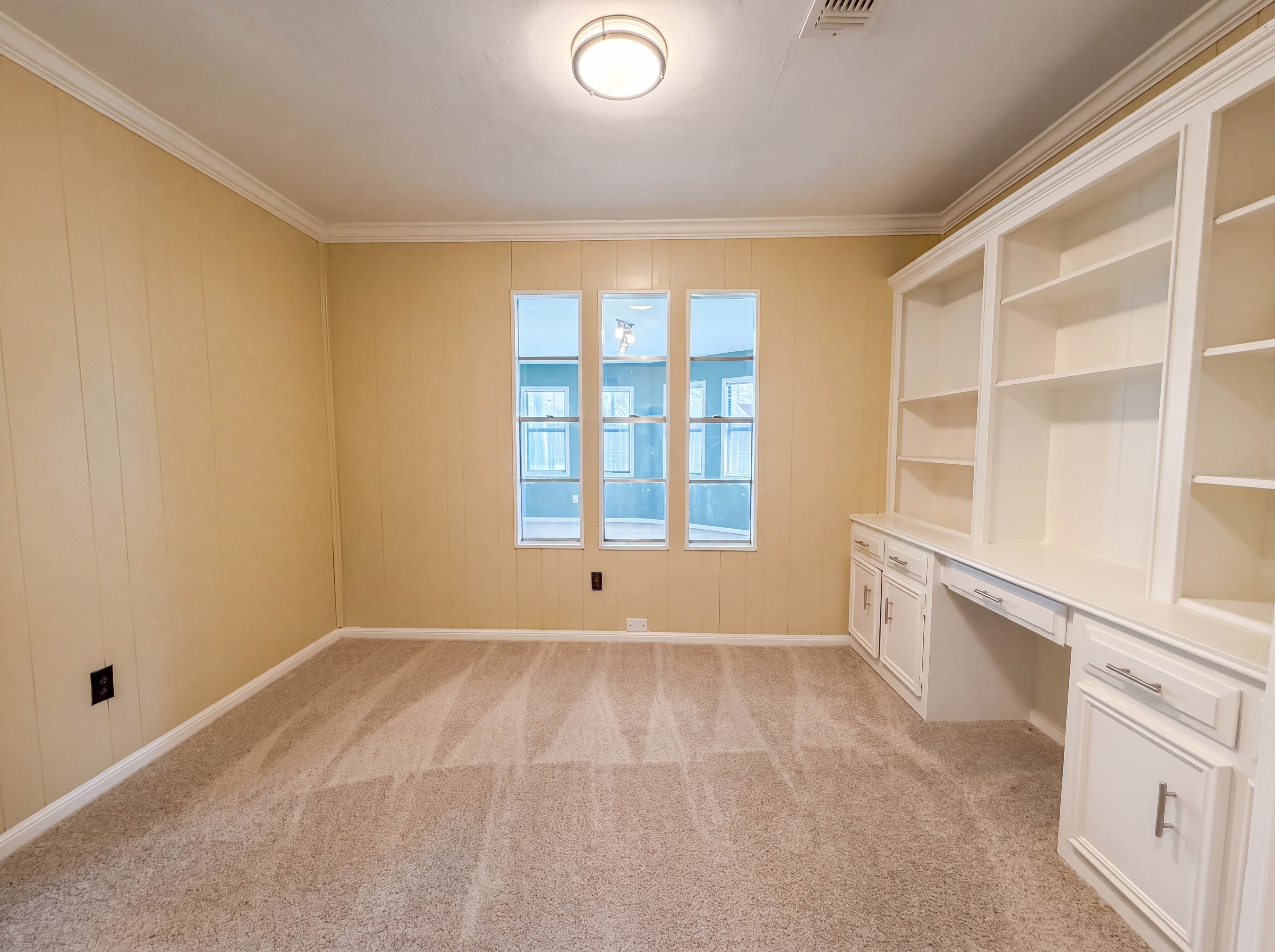 Photo 14 of 26 of 17406 Ridge Top Dr, Houston, TX