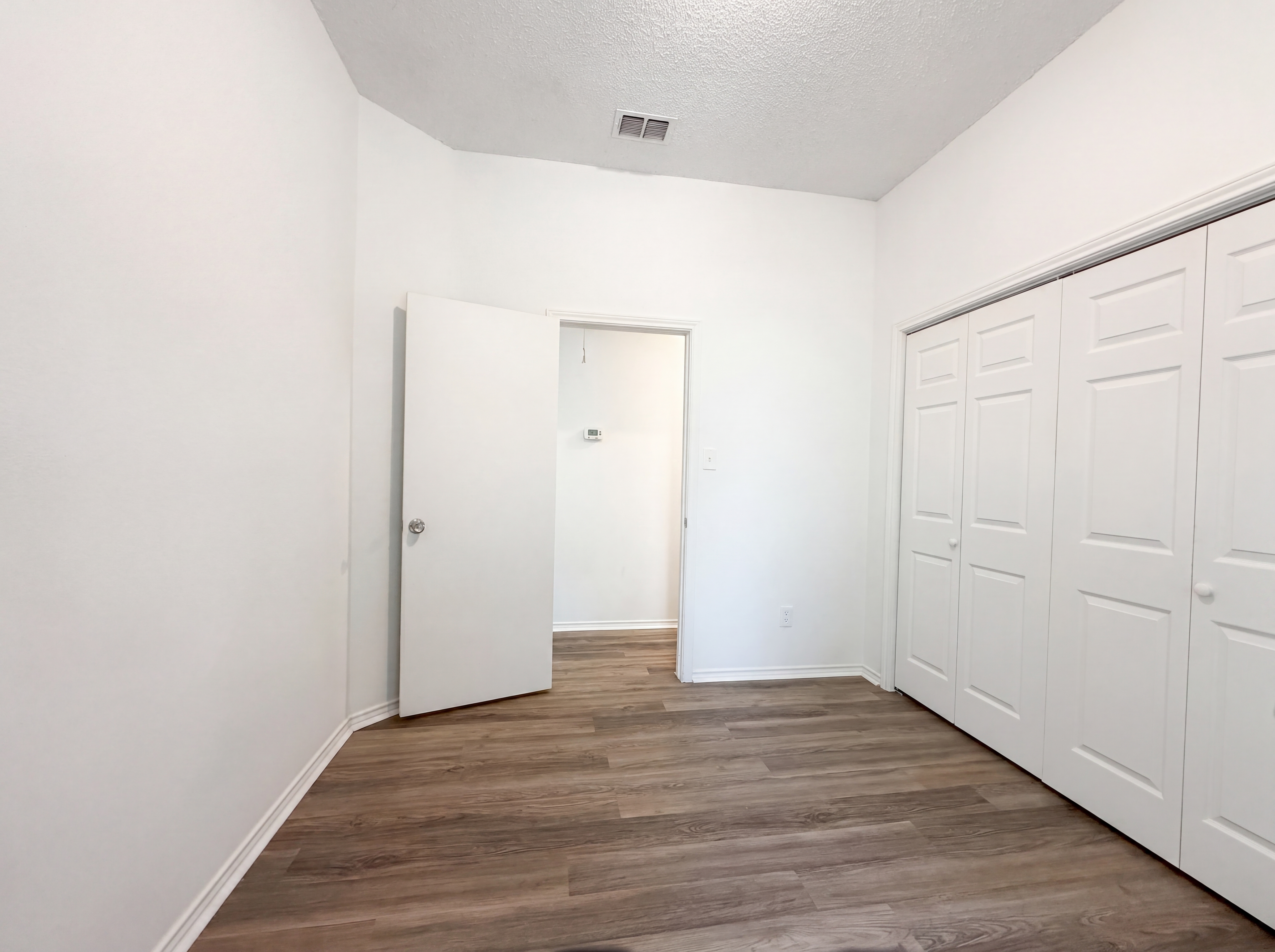 Photo 11 of 19 of 3628 Riverhead Dr, Arlington, TX