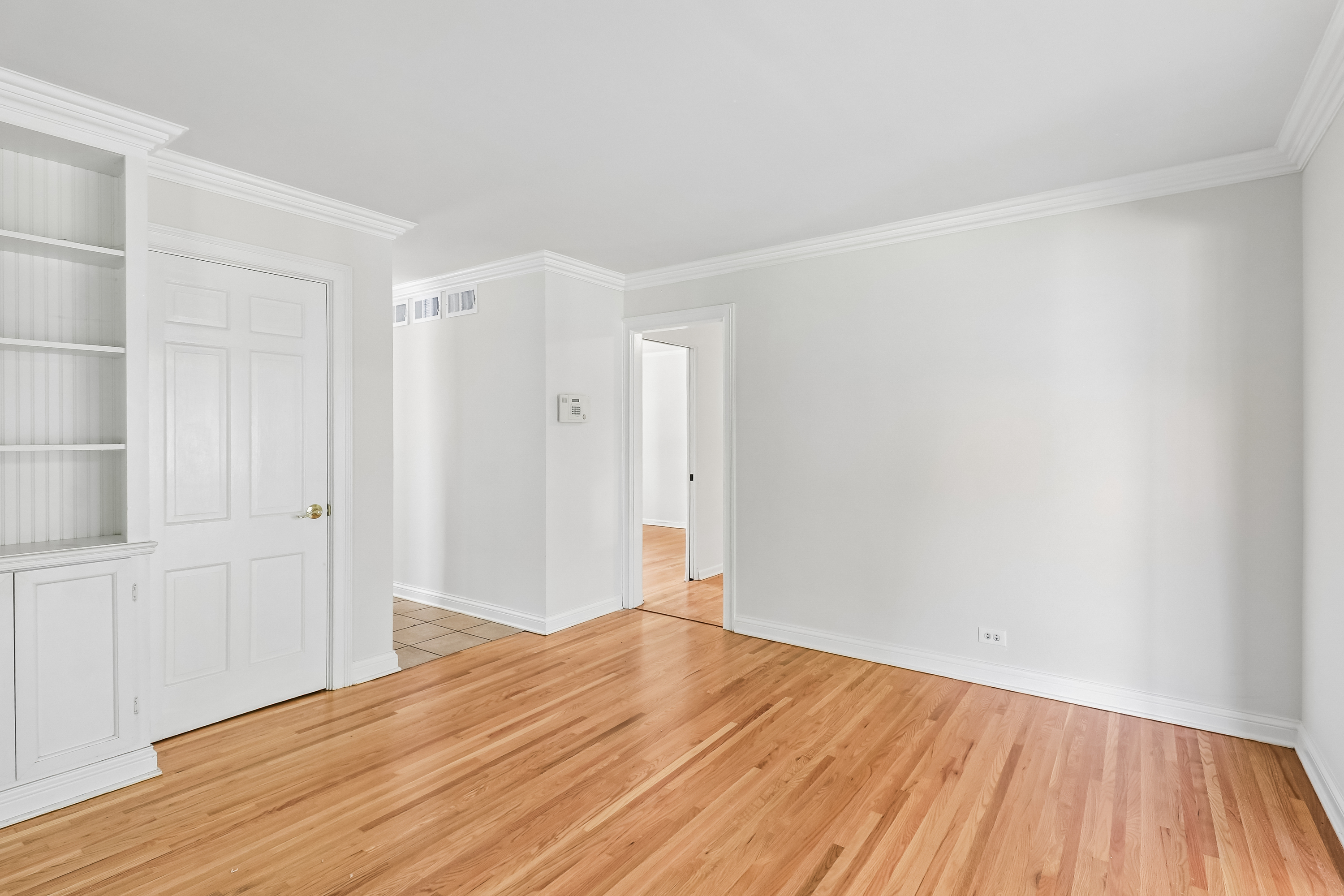 Photo 14 of 46 of 1053 Laurel Ln, Naperville, IL