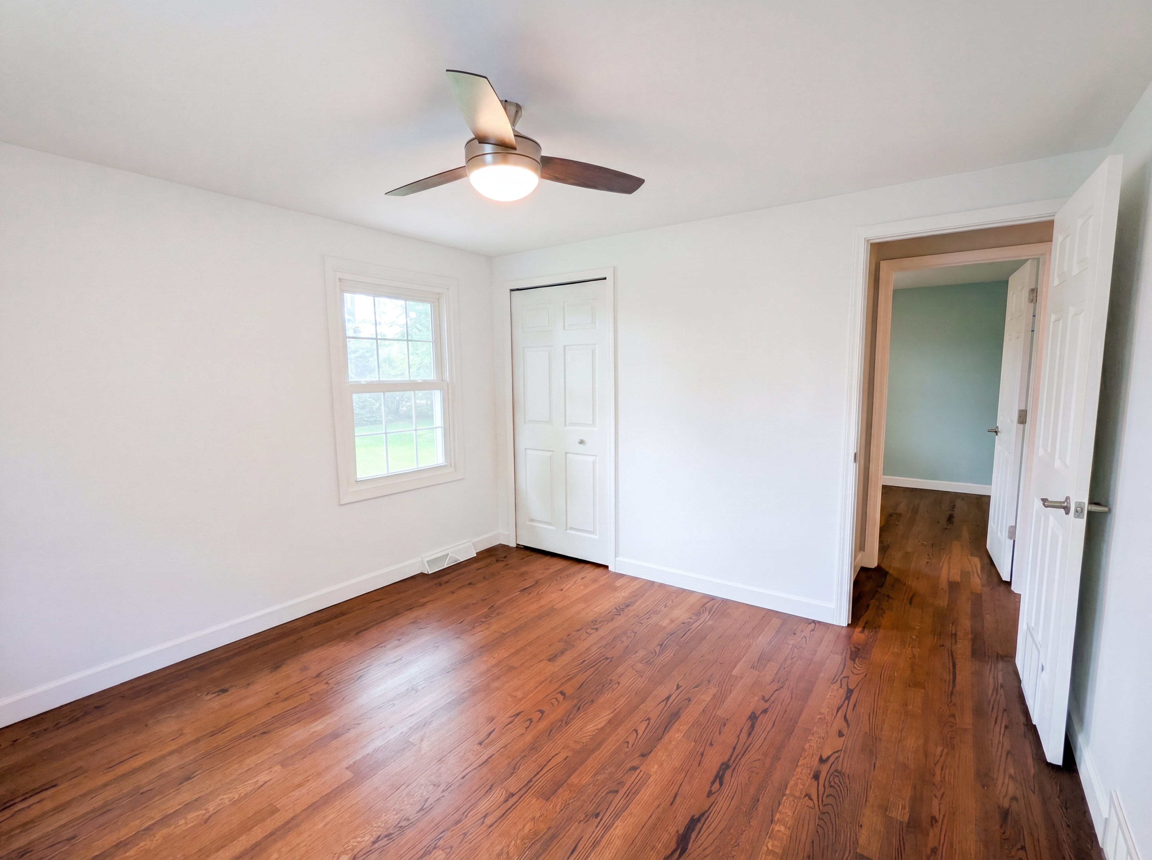 Photo 4 of 24 of 30223 Chatham Point Dr, Bay Village, OH