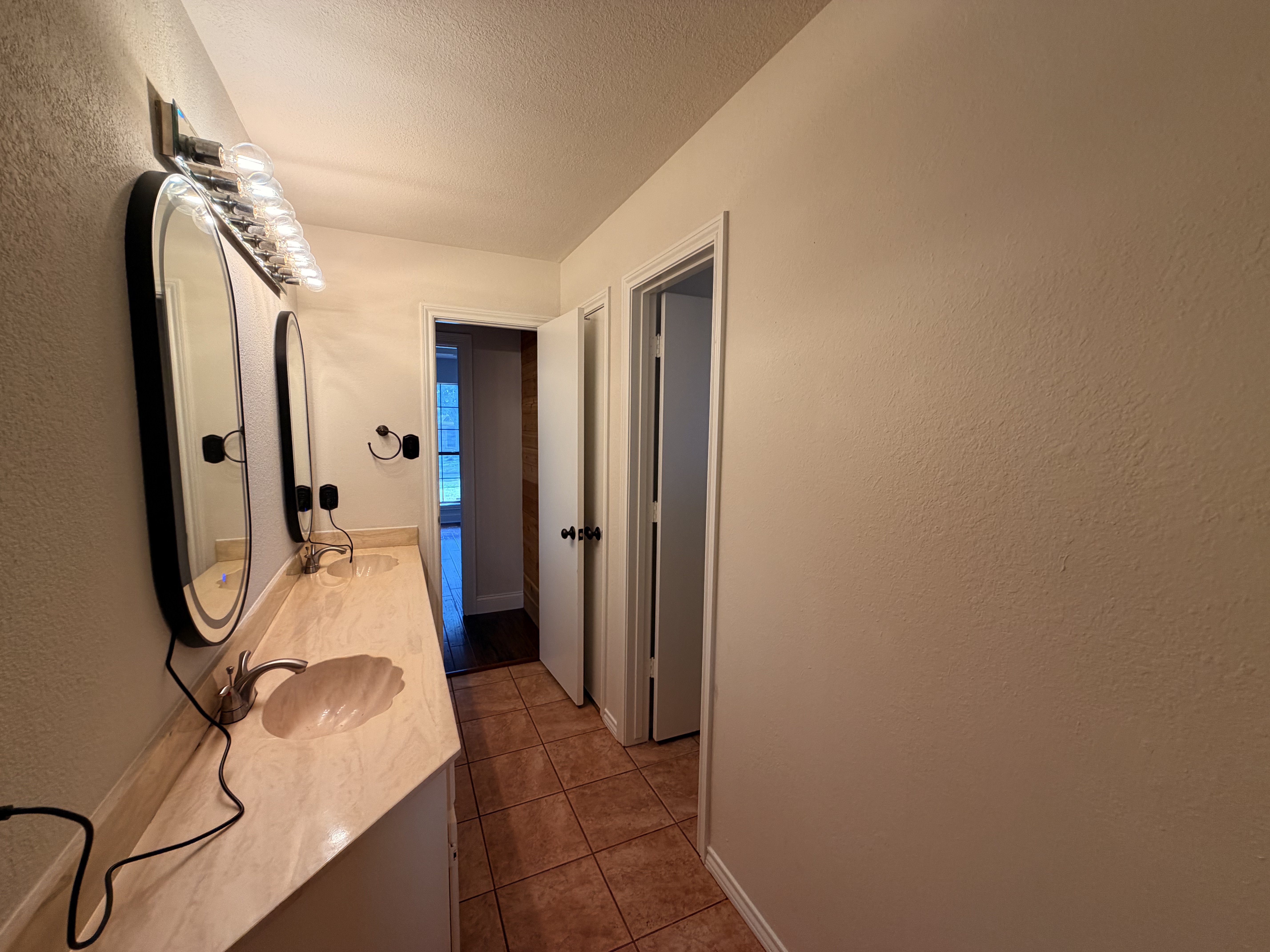 Photo 10 of 19 of 512 W Jefferson St, Wylie, TX