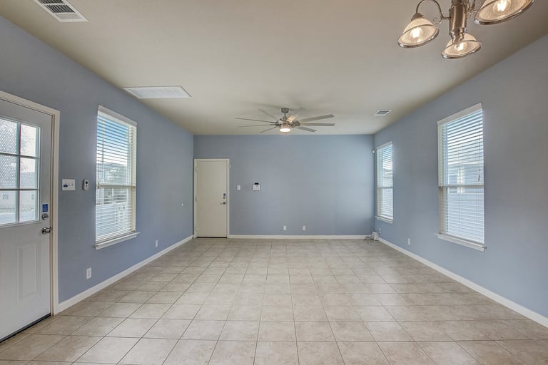 Photo 15 of 33 - 904 Alamo Plaza Dr, Cedar Park, TX 78613
