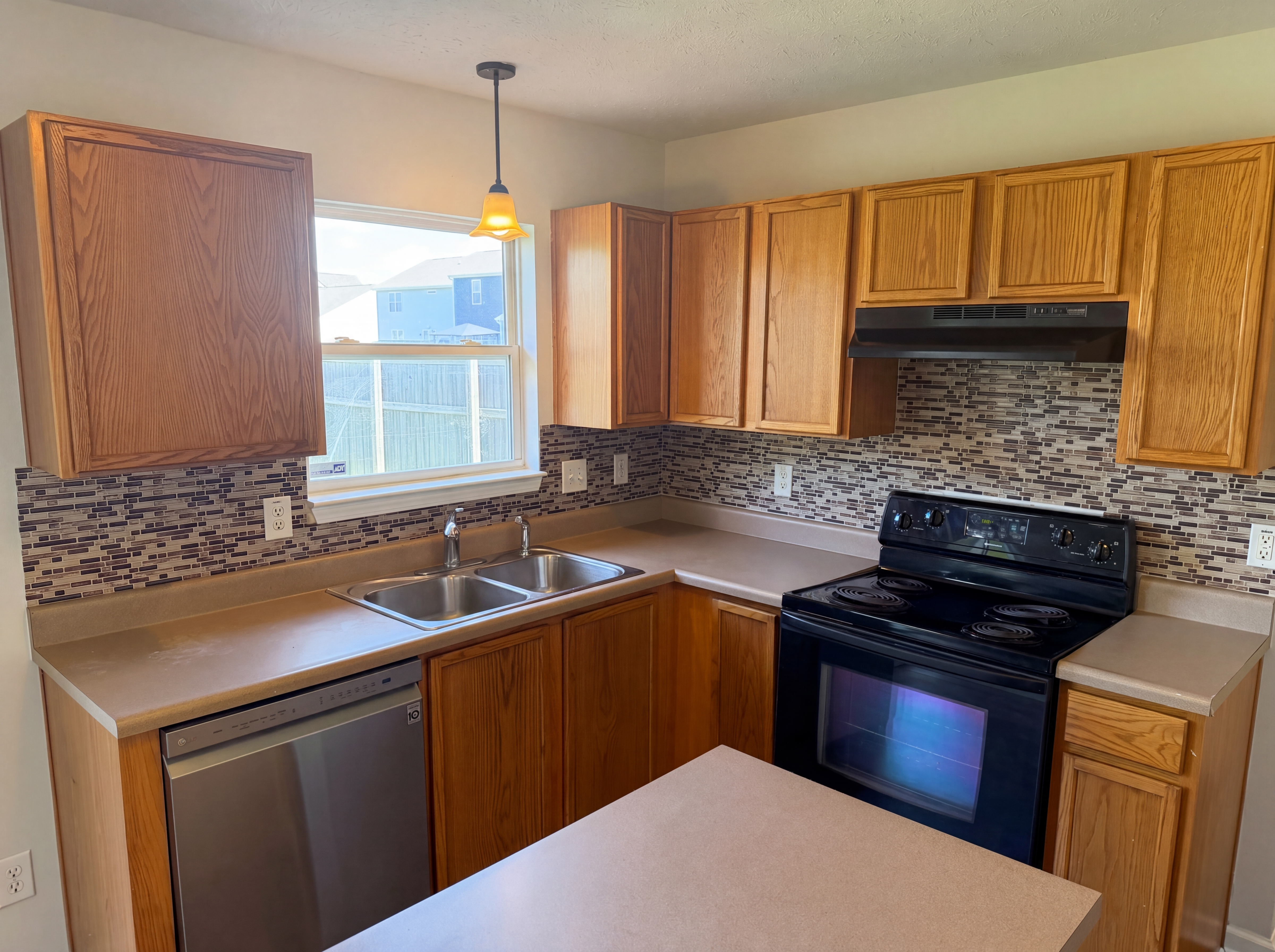 Photo 7 of 22 of 4322 Rhapsody Ln, Indianapolis, IN