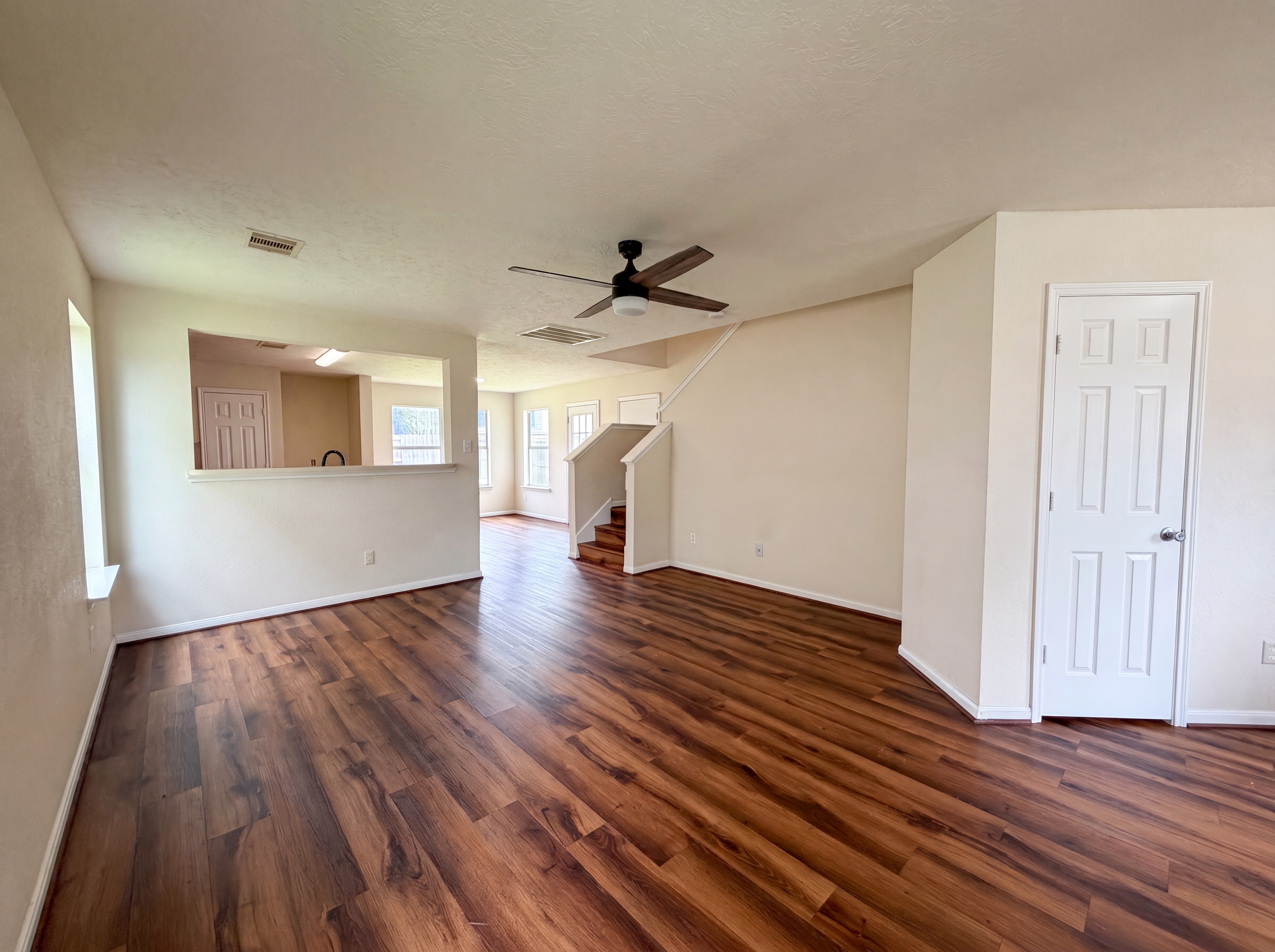 Photo 8 of 19 of 2627 Skyview Trace Ct, Houston, TX