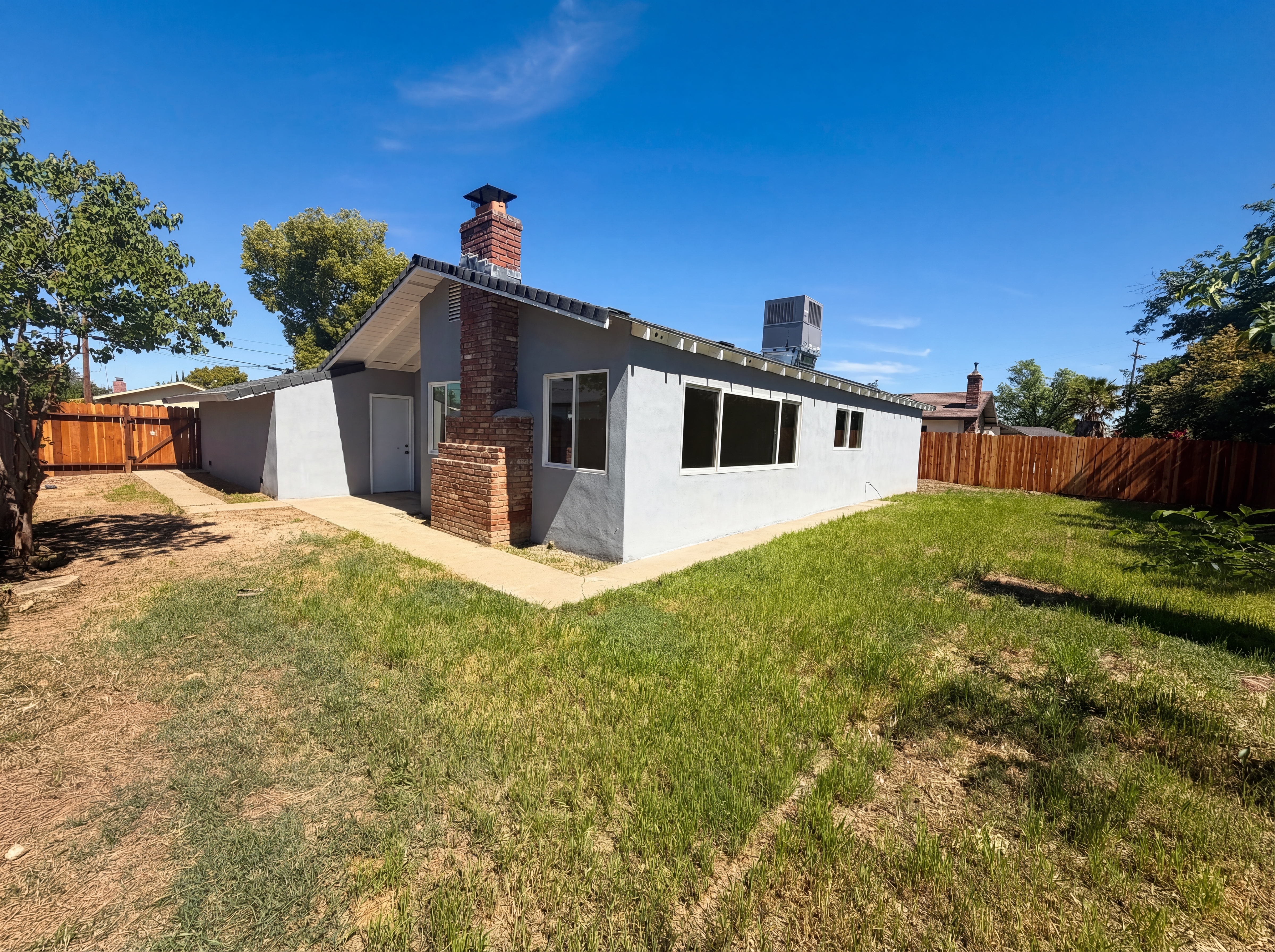 Photo 5 of 25 of 1128 Hobart Dr, Marysville, CA