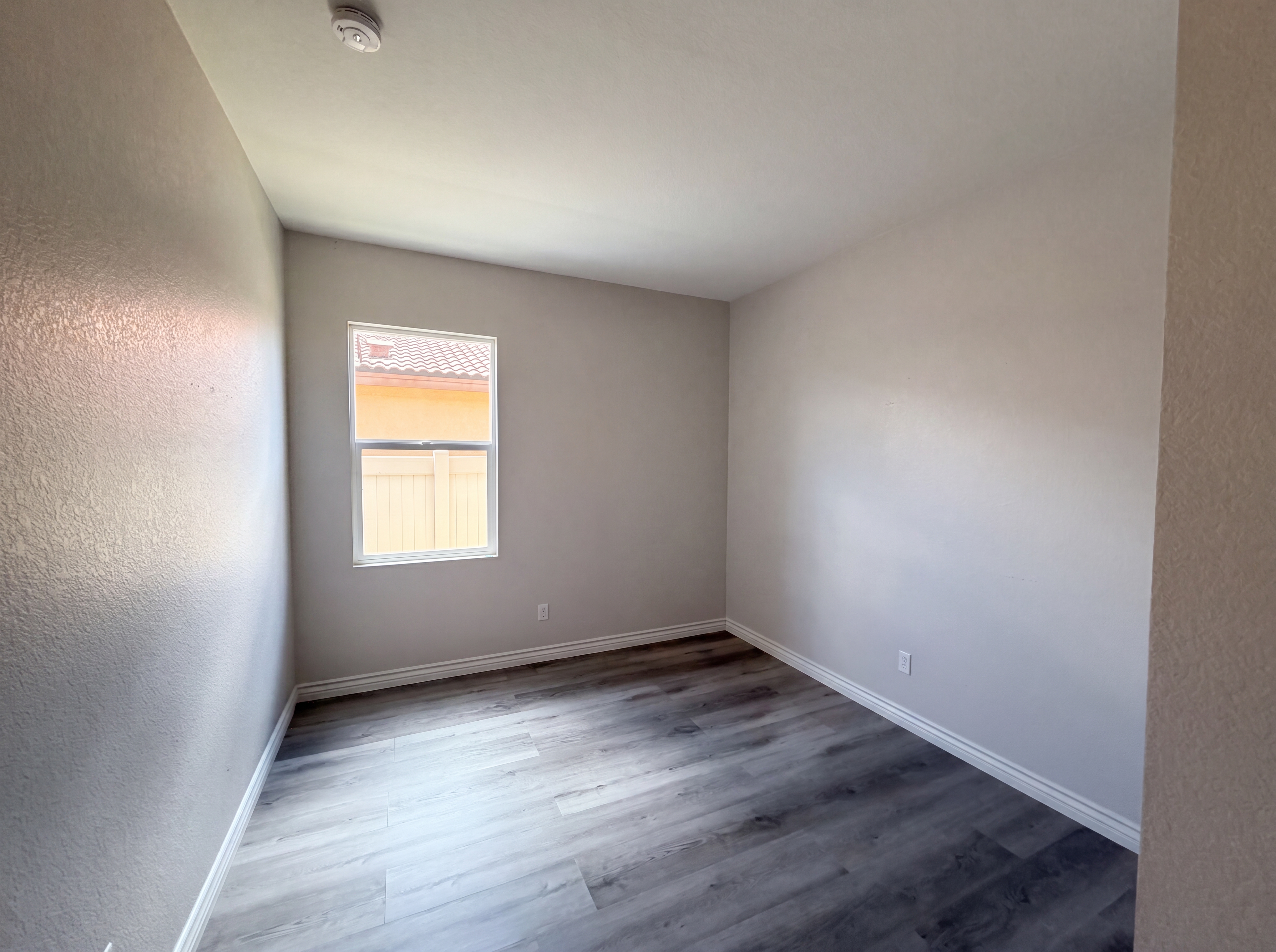 Photo 9 of 19 of 2460 Fernwood Ln, Perris, CA