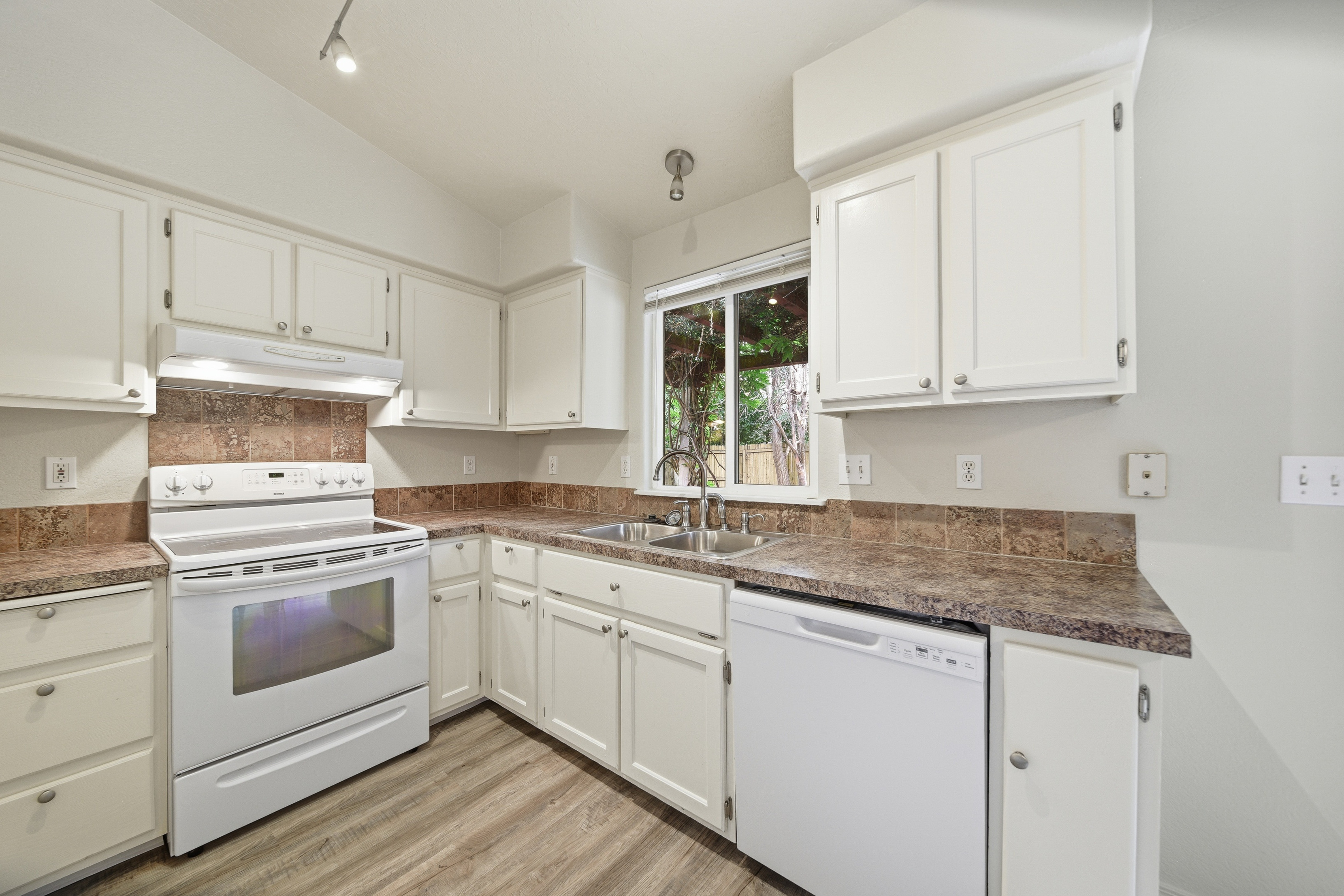 Photo 2 of 30 of 691 N Tidwell Way, Meridian, ID