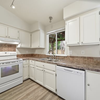 Property photo 2 of 691 N Tidwell Way
